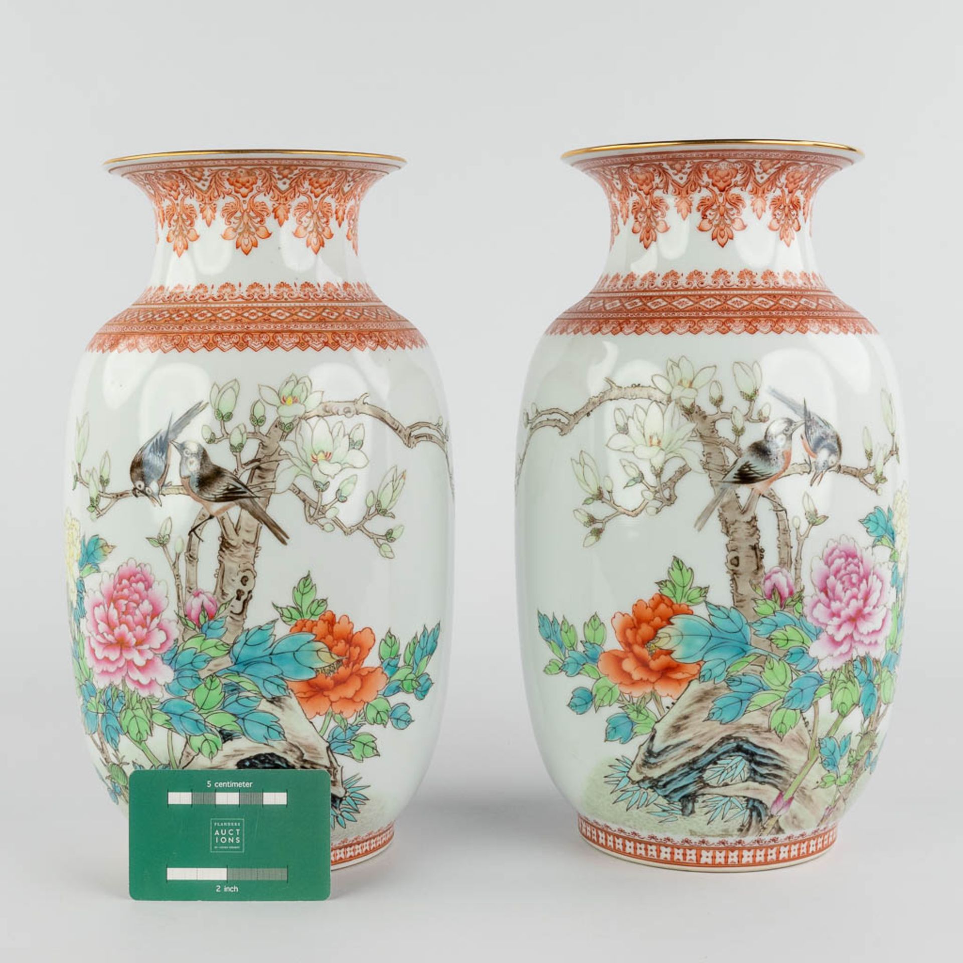 A pair of Chinese vases with bird decor, spring blossoms and peonies. 20th C. (H:32 x D:18 cm) - Image 2 of 12