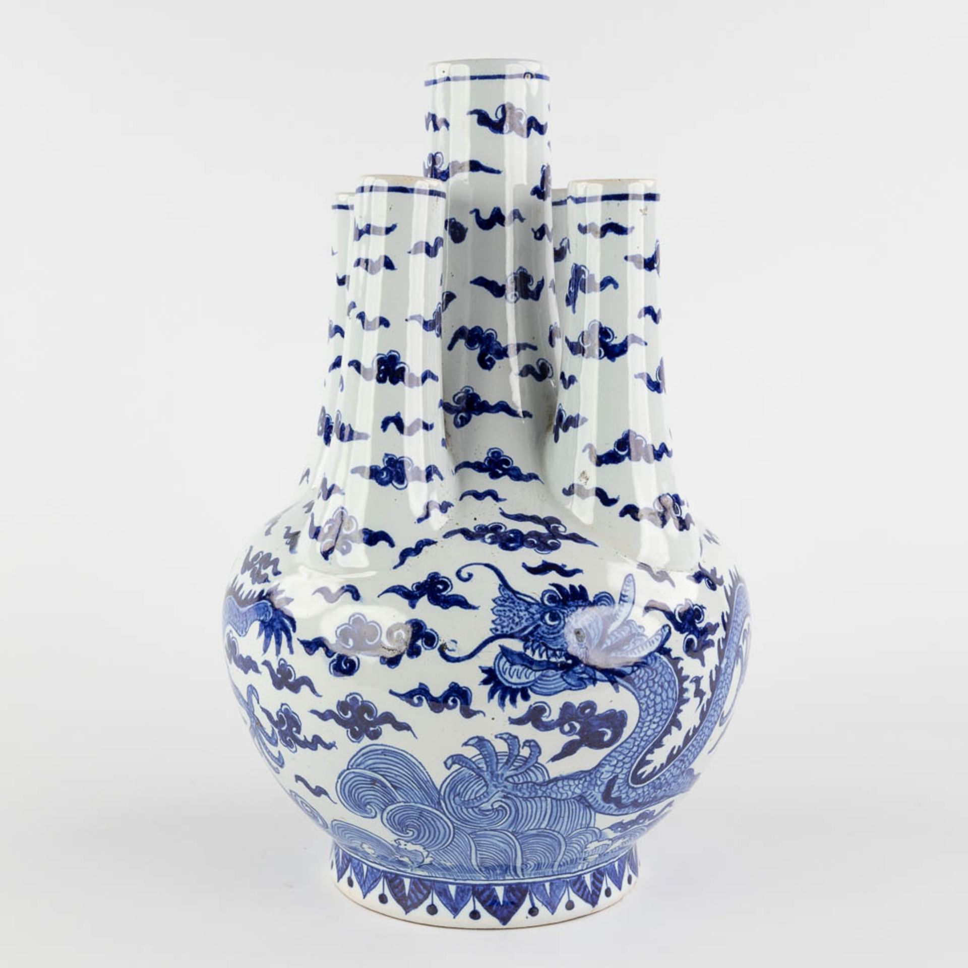Charles-François Fourmaintraux-Courquin, a tulip vase with Chinoiserie dragon decor France. 19th C. - Image 6 of 15