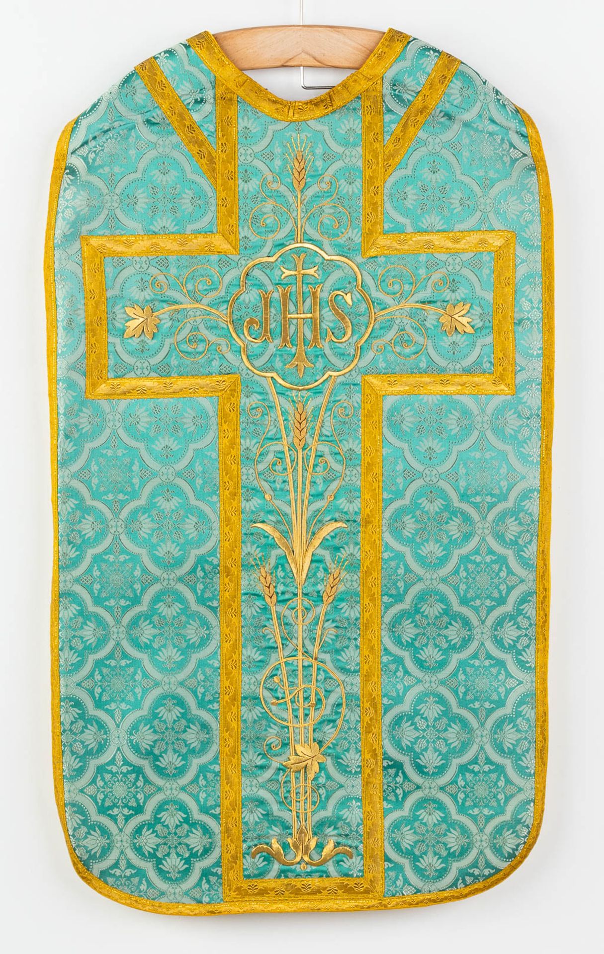 A set of Liturgical robes, 2 Roman Chasubles, maniple and stola and Chalice Veil - Image 2 of 14