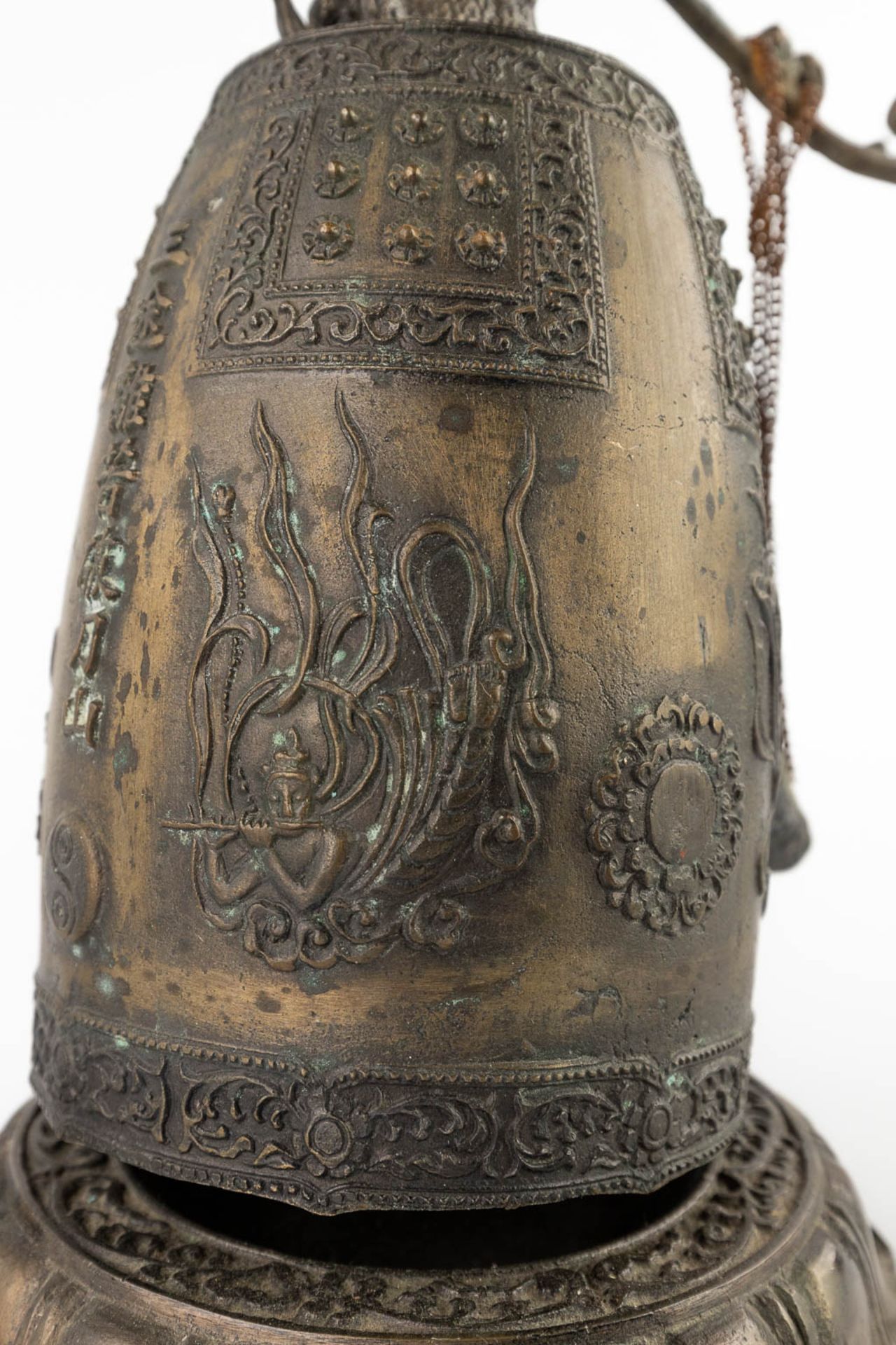 3 bells and a gong, Oriental. 19th/20th C. (L:13 x W:47 x H:55 cm) - Image 12 of 28