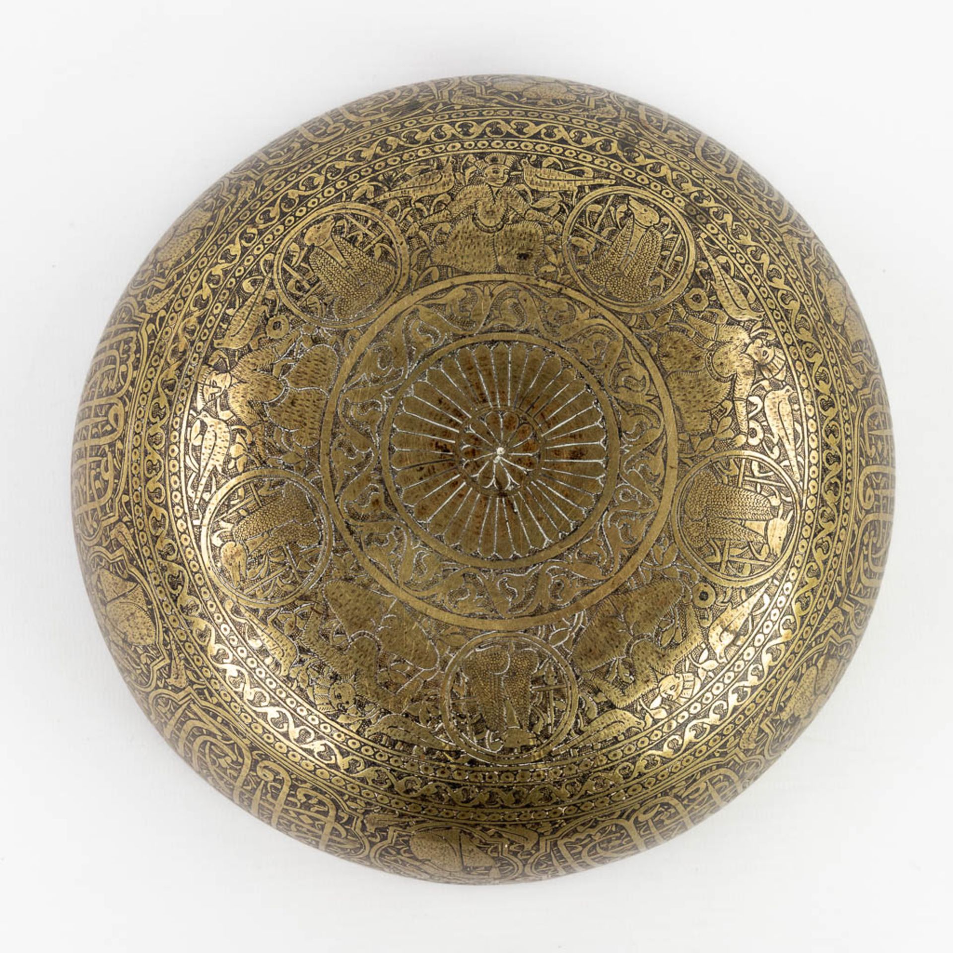 A bowl, Islamic origin, bronze. (H:8 x D:23 cm) - Bild 10 aus 13