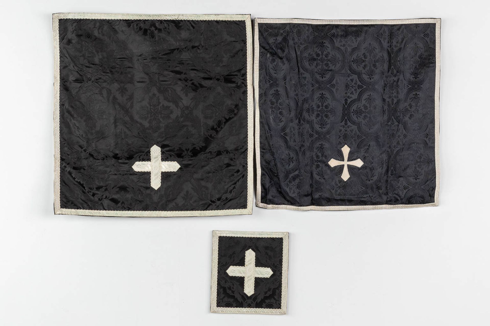 A set of Black Lithurgical Robes, Roman Chasubles, Stola, Manisple and Chalice Veils. - Bild 20 aus 22