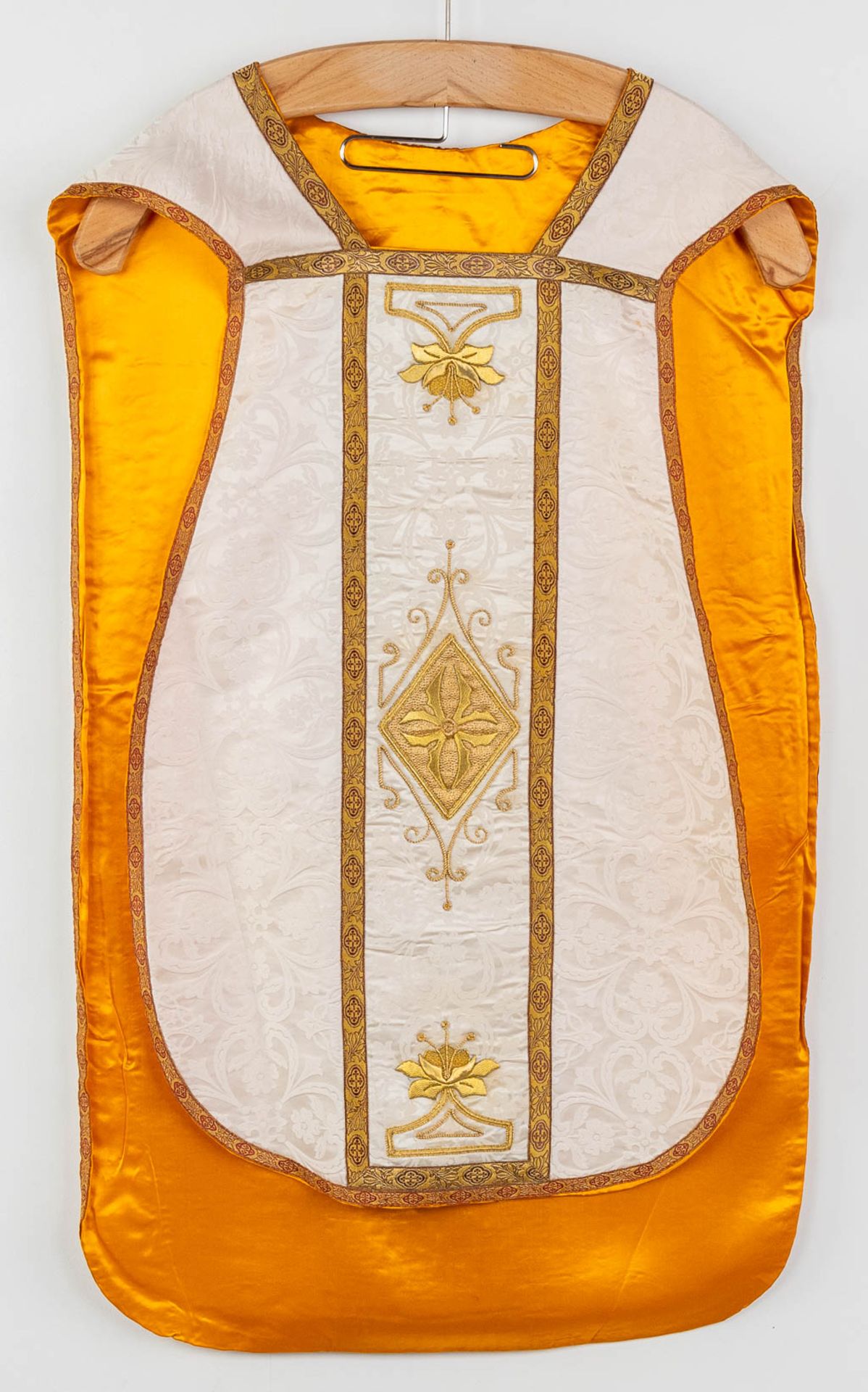 A set of Lithurgical Robes and accessories. Thick gold thread and embroideries. - Image 13 of 40