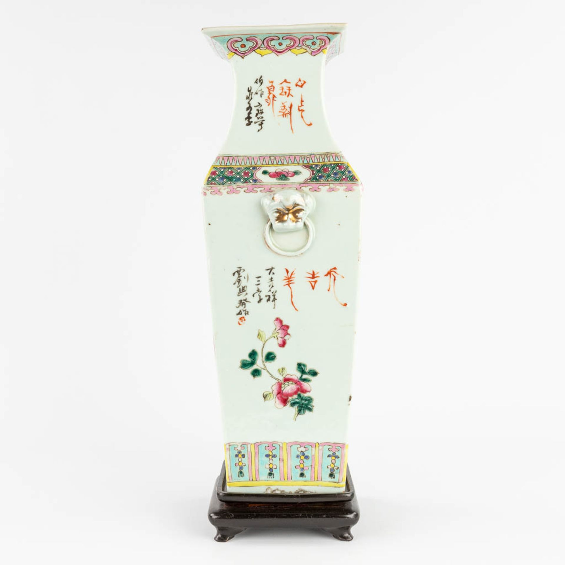 A square Chinese vase Famille Rose, decorated with flower vases. 19th C. (L:17 x W:14,5 x H:42 cm) - Image 4 of 15