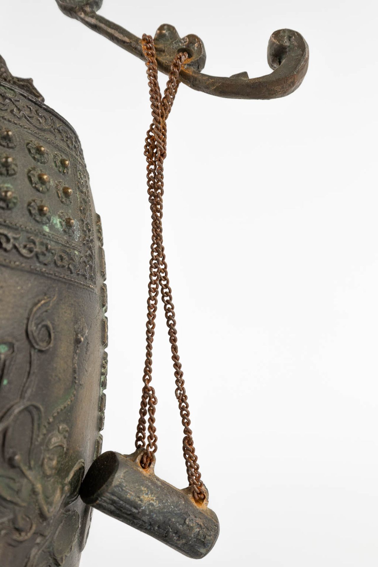 3 bells and a gong, Oriental. 19th/20th C. (L:13 x W:47 x H:55 cm) - Image 11 of 28