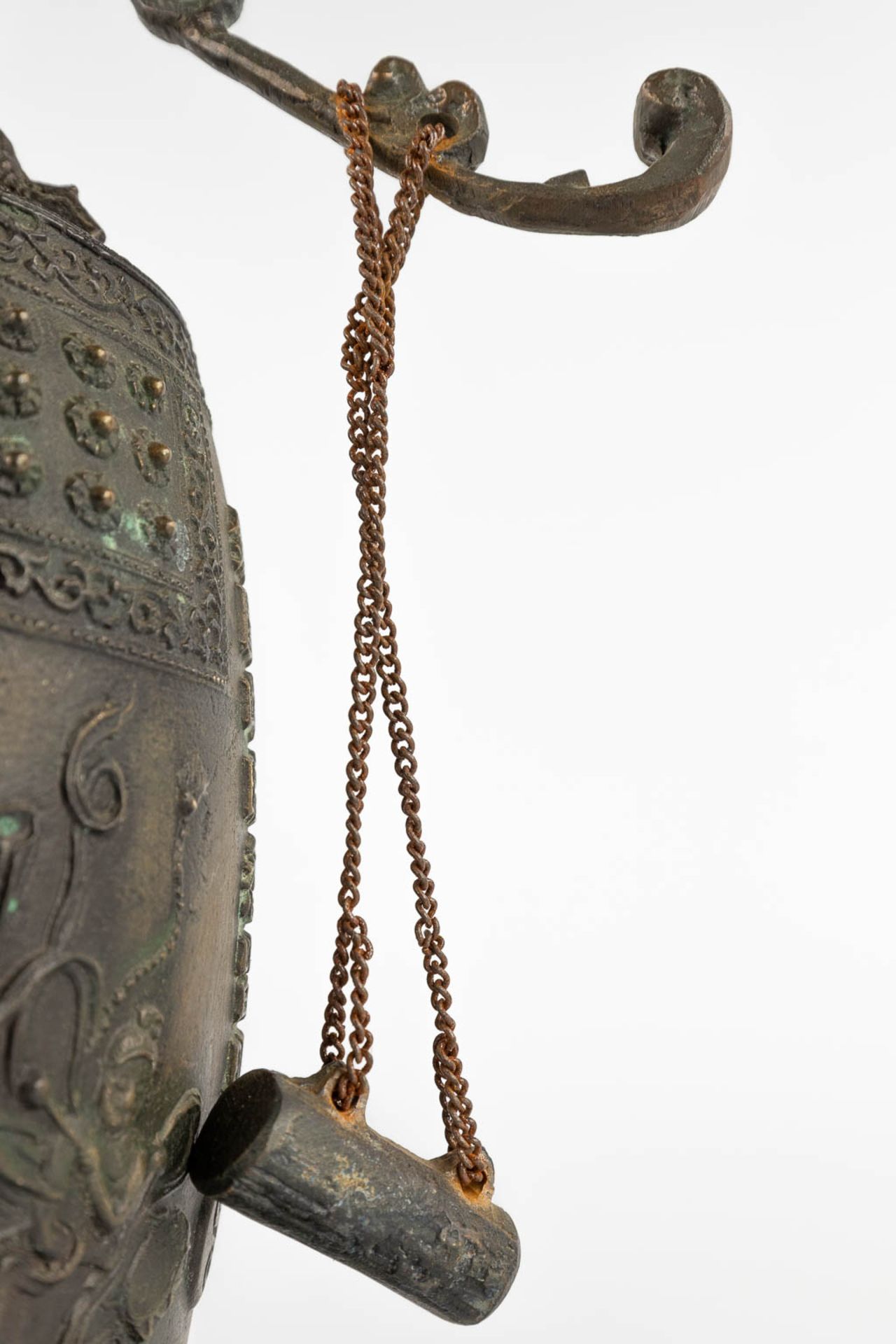 3 bells and a gong, Oriental. 19th/20th C. (L:13 x W:47 x H:55 cm) - Bild 11 aus 28