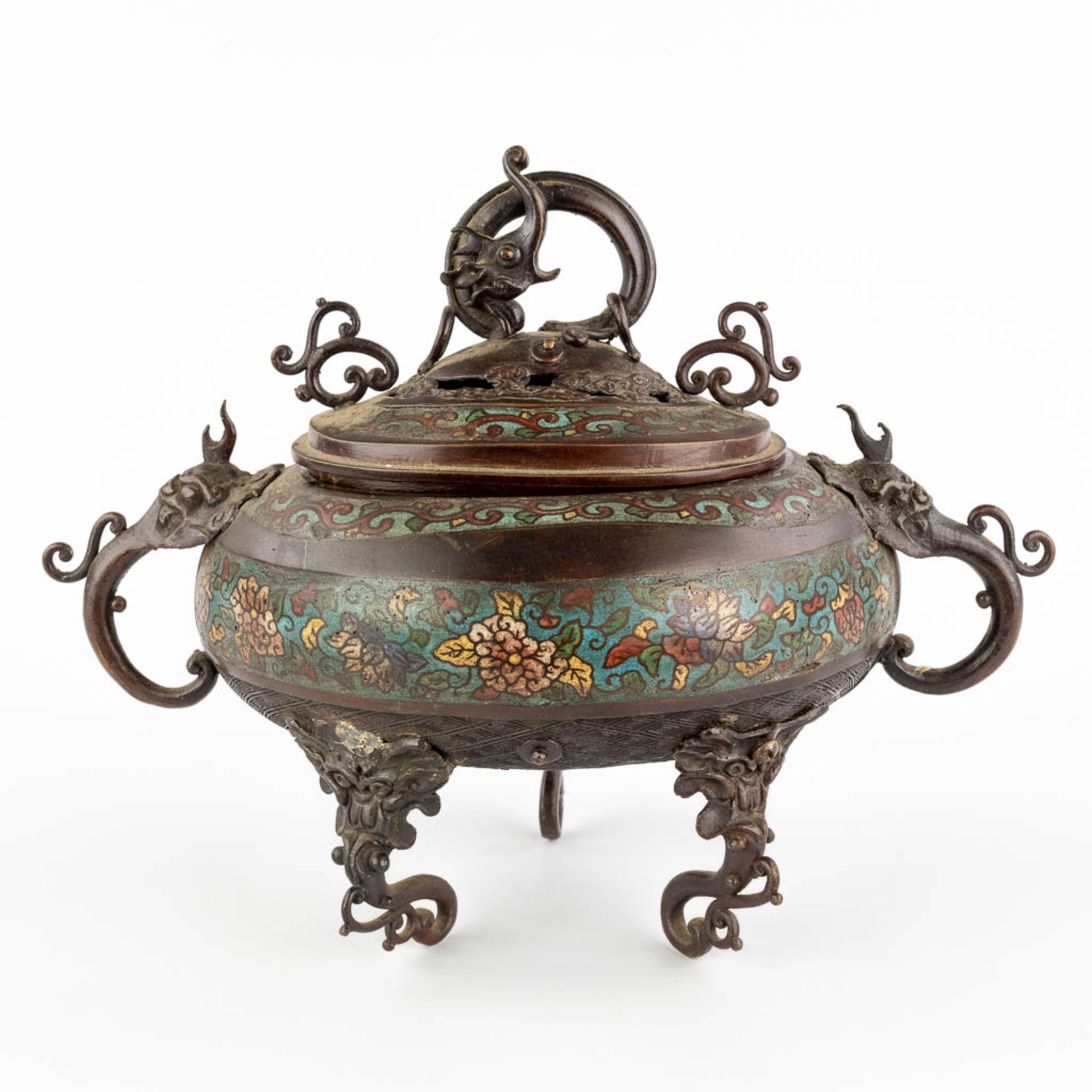 A Japanese incense burner, bronze with champslevé decor. 19th C. (L:19 x W:33 x H:27 cm)