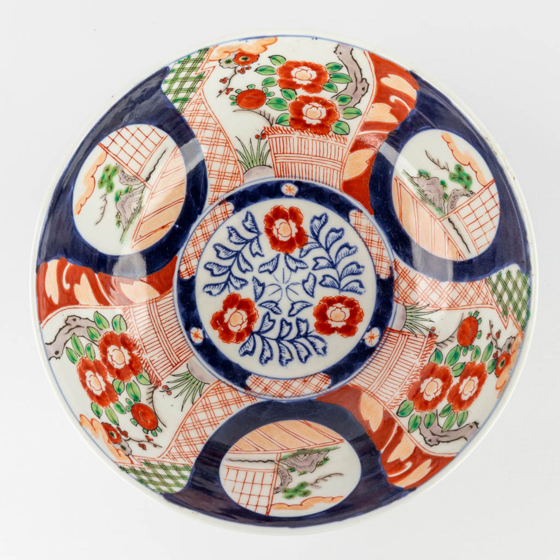 Eight pieces of Japanese Imari porcelain. 19th/20th C. (H:6,5 x D:47 cm) - Image 12 of 15