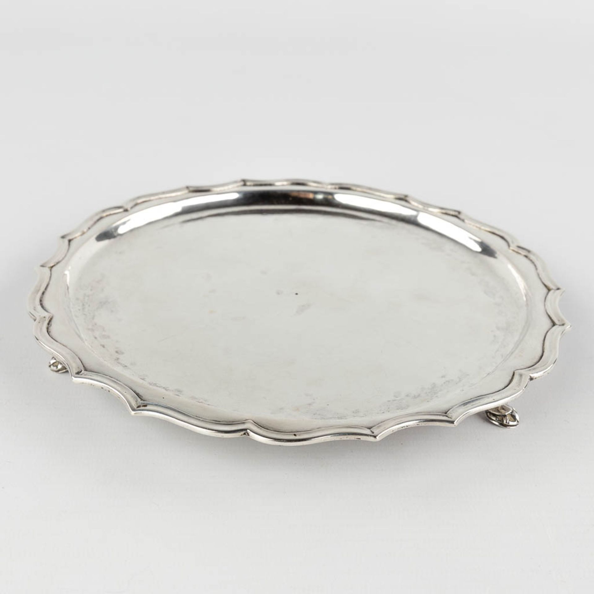 An 'Asiette Volante', silver, probably made in Namur, Belgium. 18th C. 269g. (H:2 x D:20 cm)