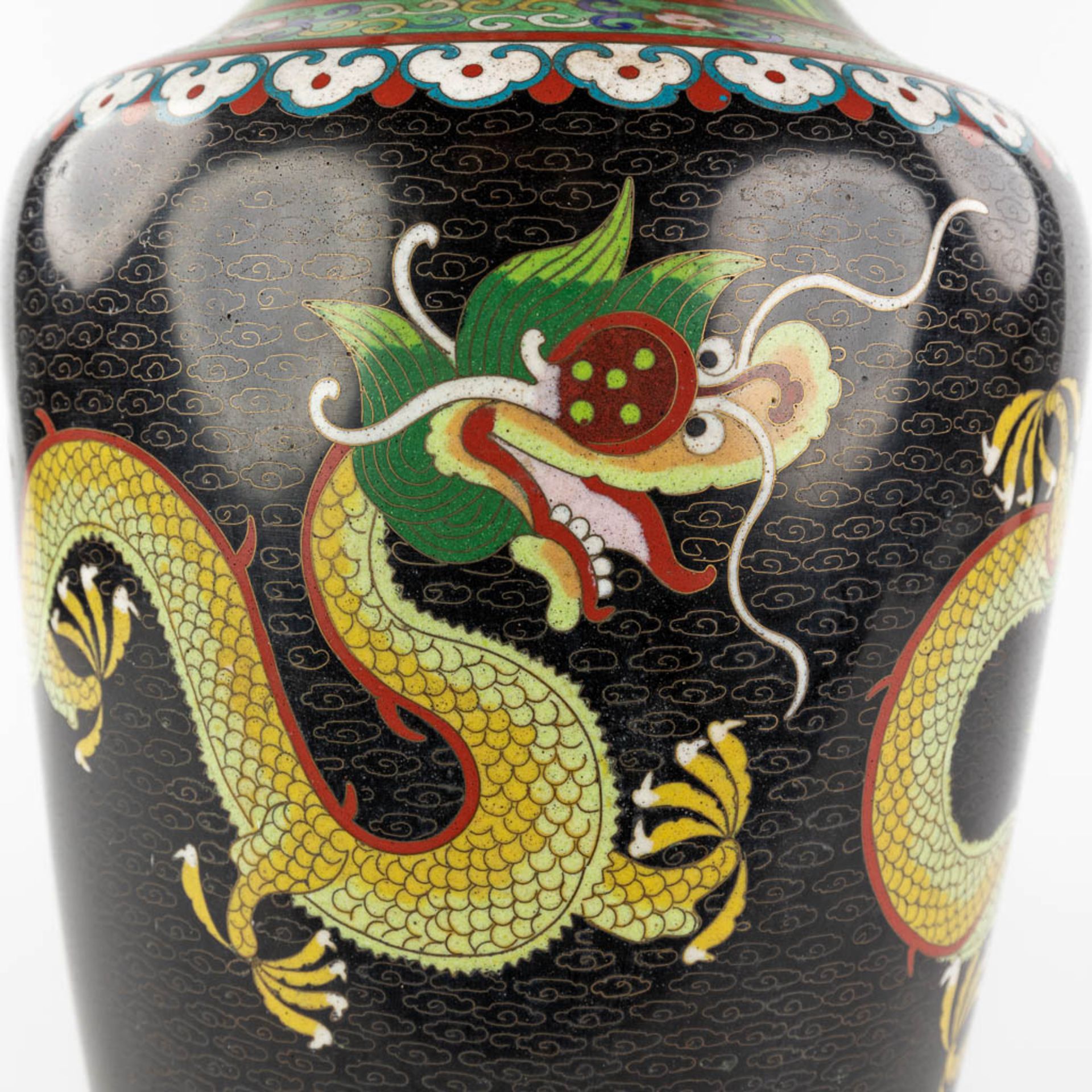 A vase with dragon decor, Cloisonné enamel. 20th C. (H:49 x D:23 cm) - Bild 13 aus 13