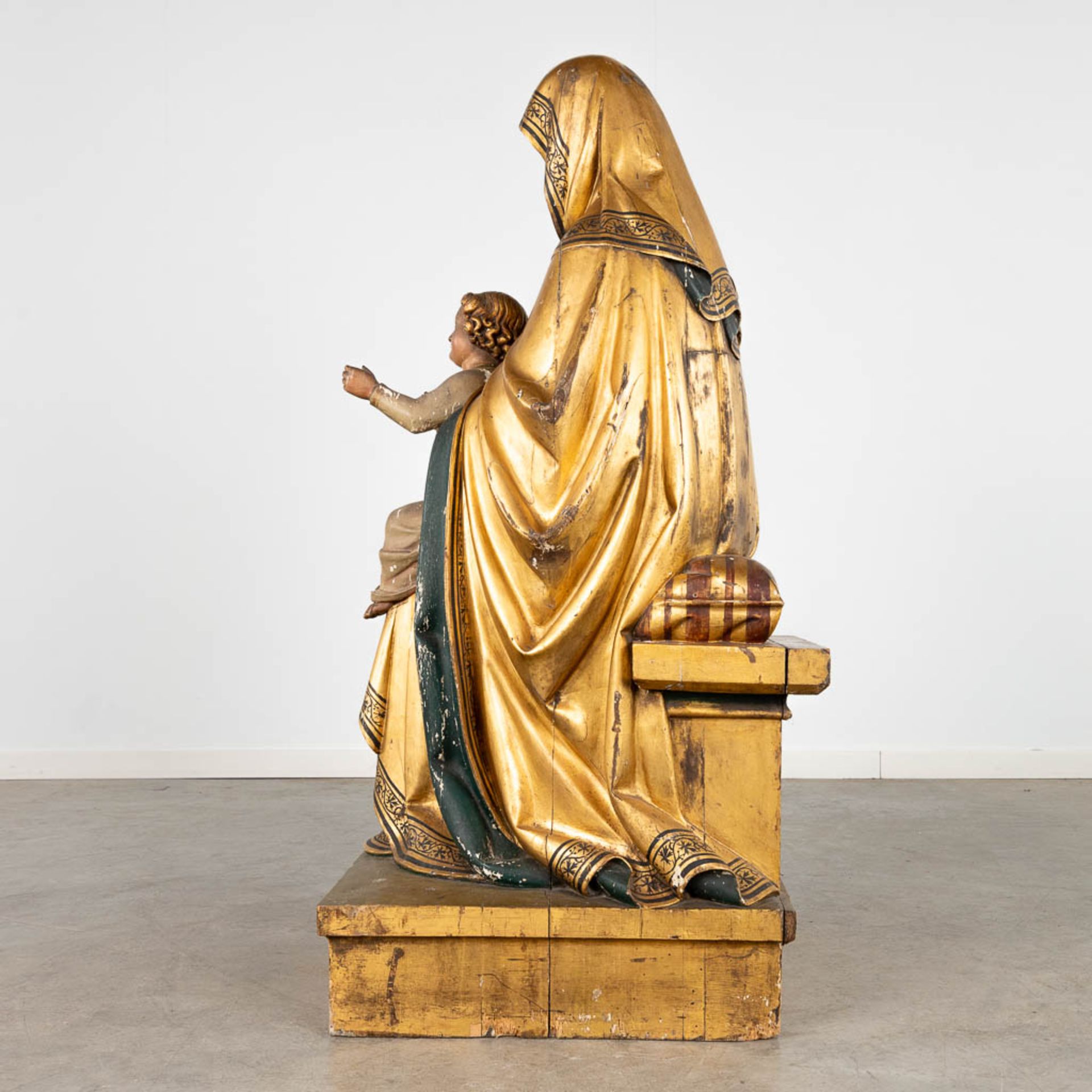 An antique wood-sculptured statue of Saint Anna with child, gilt and polychrome. 18th/19th C. (L:51 - Image 5 of 20