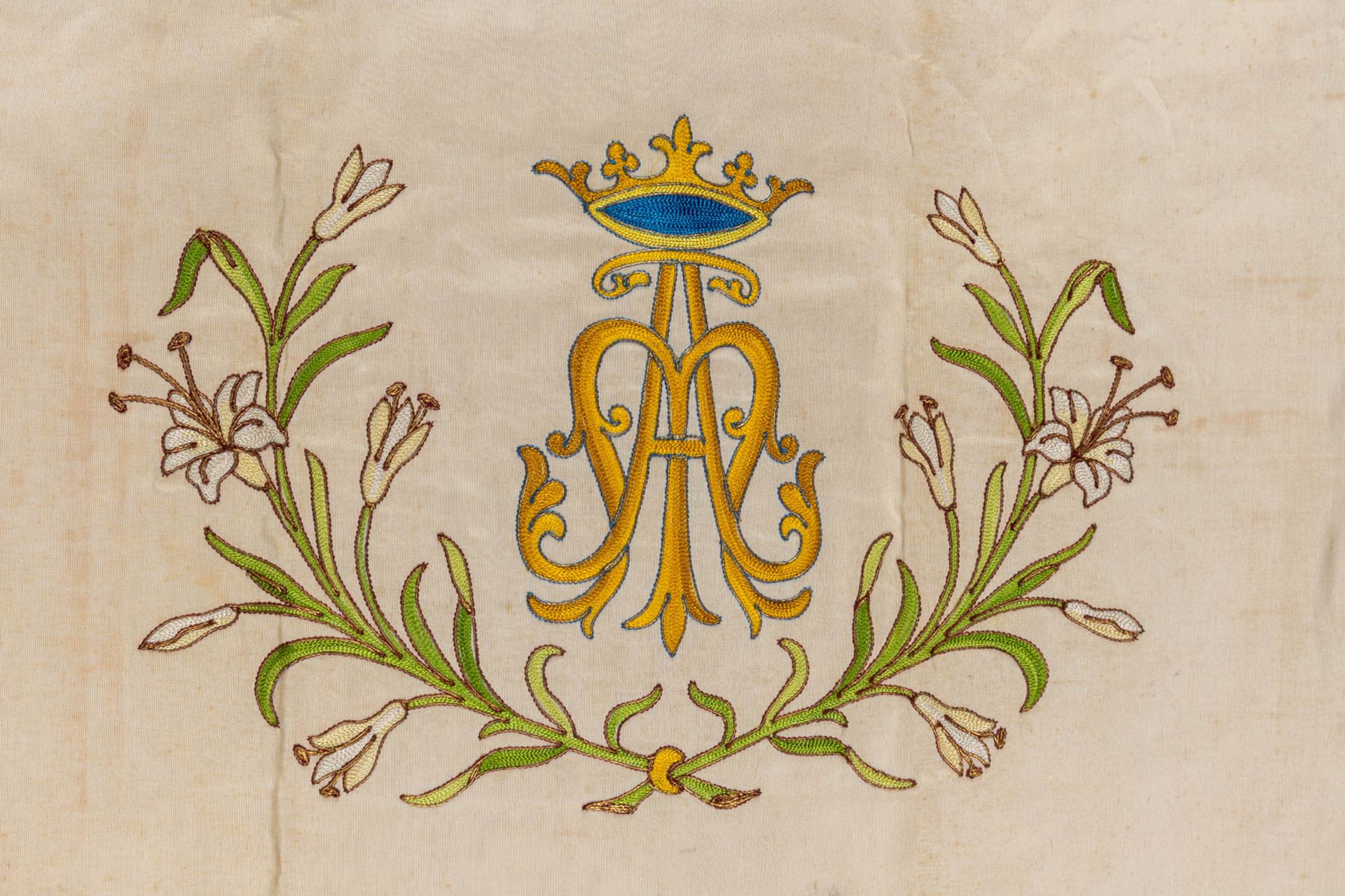 A set of Lithurgical Robes and accessories. Thick gold thread and embroideries. - Image 33 of 40