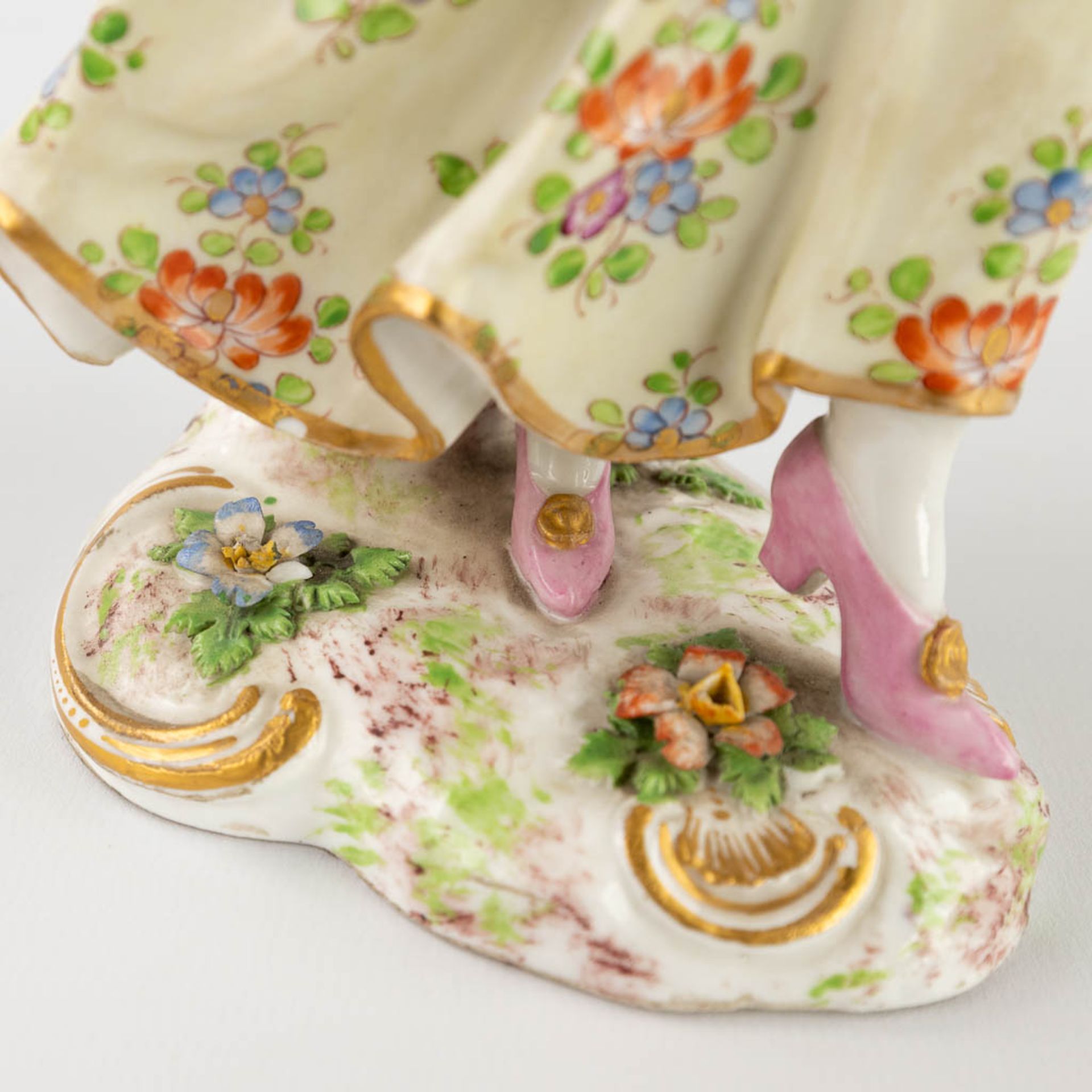 Meissen Porcelain mark, a dancing and musical couple. 19th C. (L:10 x W:14 x H:26 cm) - Image 10 of 20