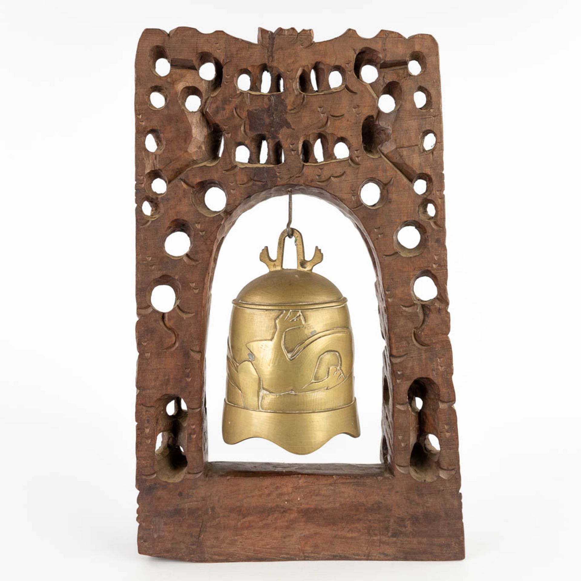3 bells and a gong, Oriental. 19th/20th C. (L:13 x W:47 x H:55 cm) - Image 23 of 28