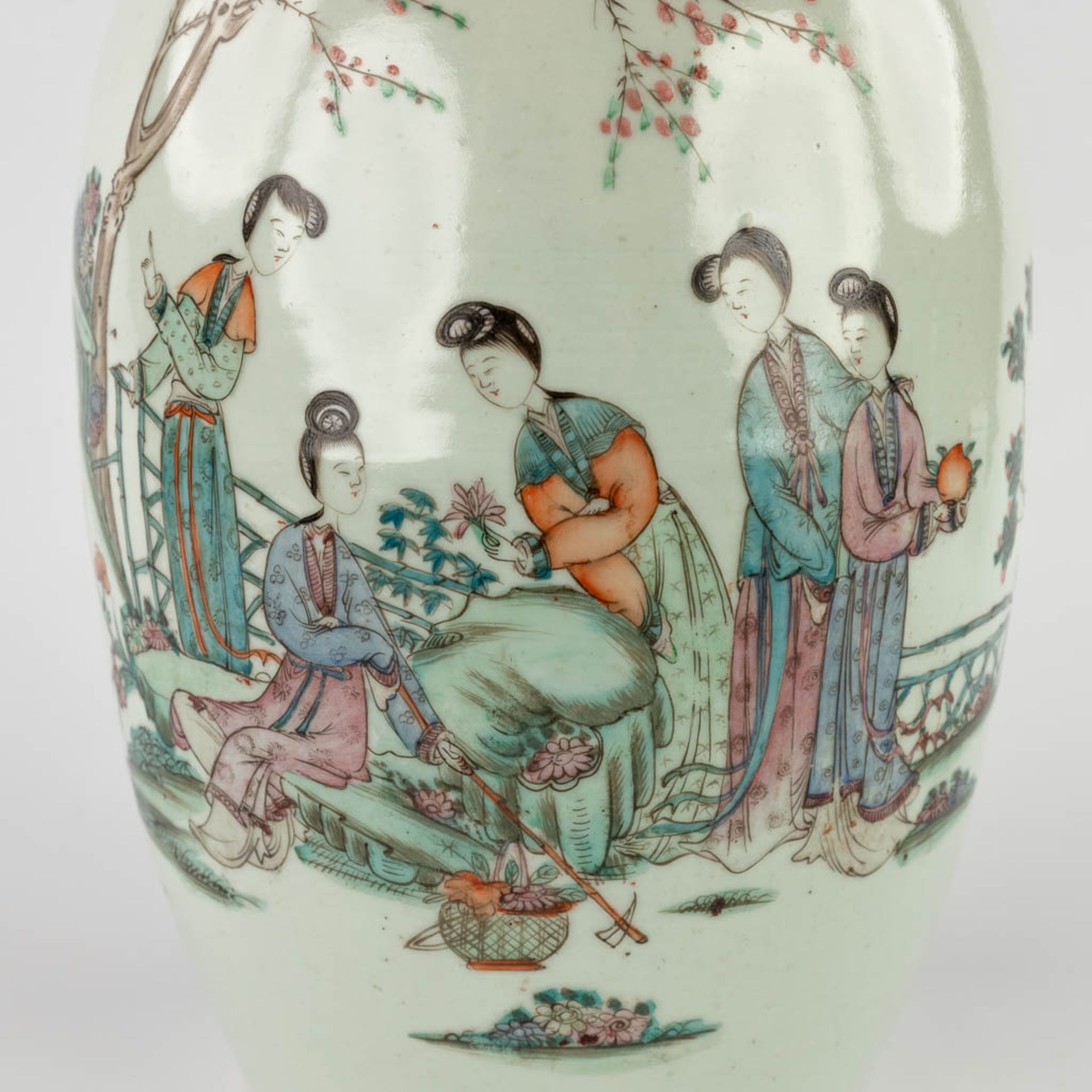 Three Chinese vases, decorated with ladies in the garden. 19th/20th C. (H:44 x D:21 cm) - Image 16 of 19