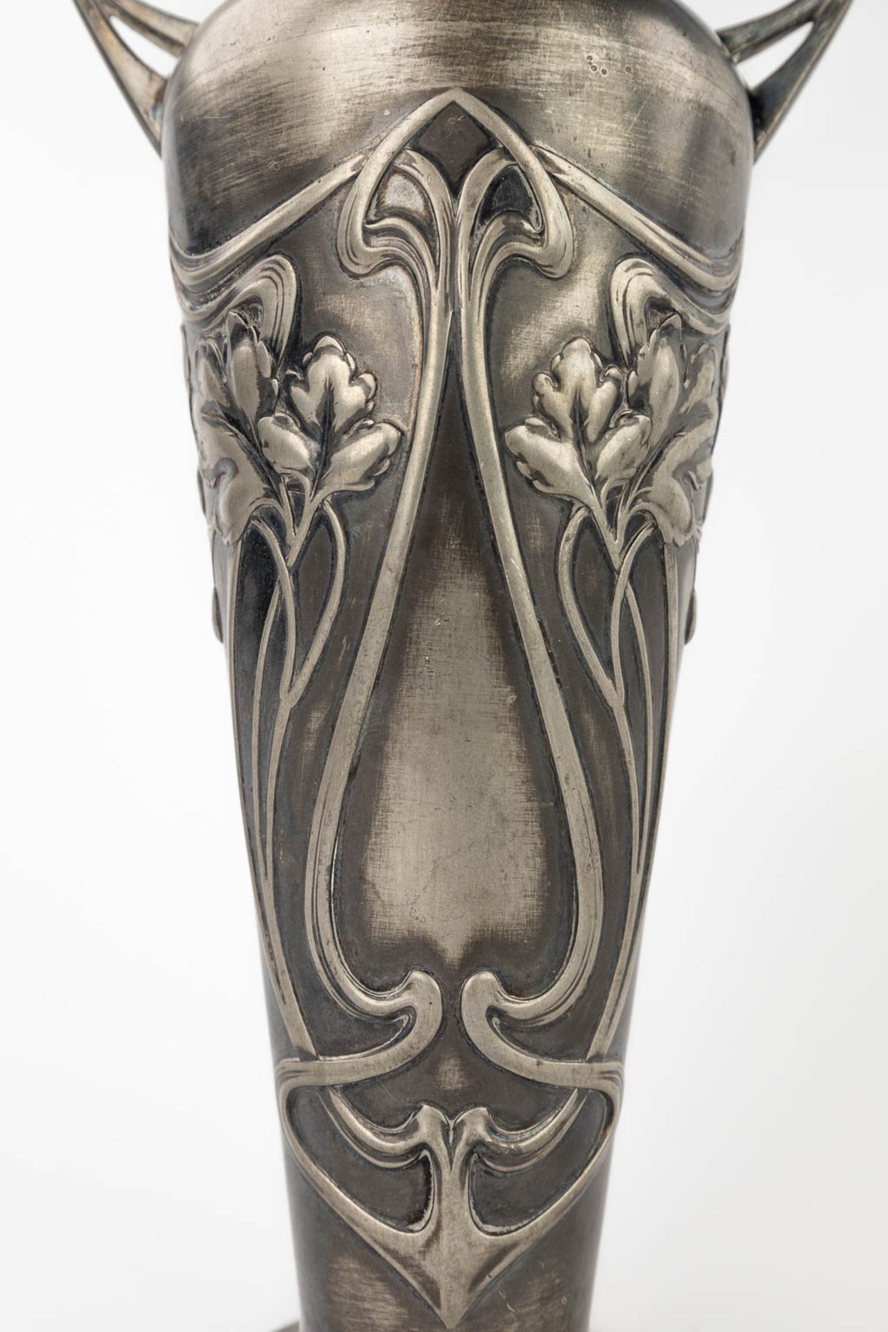 WMF, a pitcher and a vase, silver-plated metal in Art Nouveau style. (L:13,5 x W:18 x H:38 cm) - Image 11 of 15