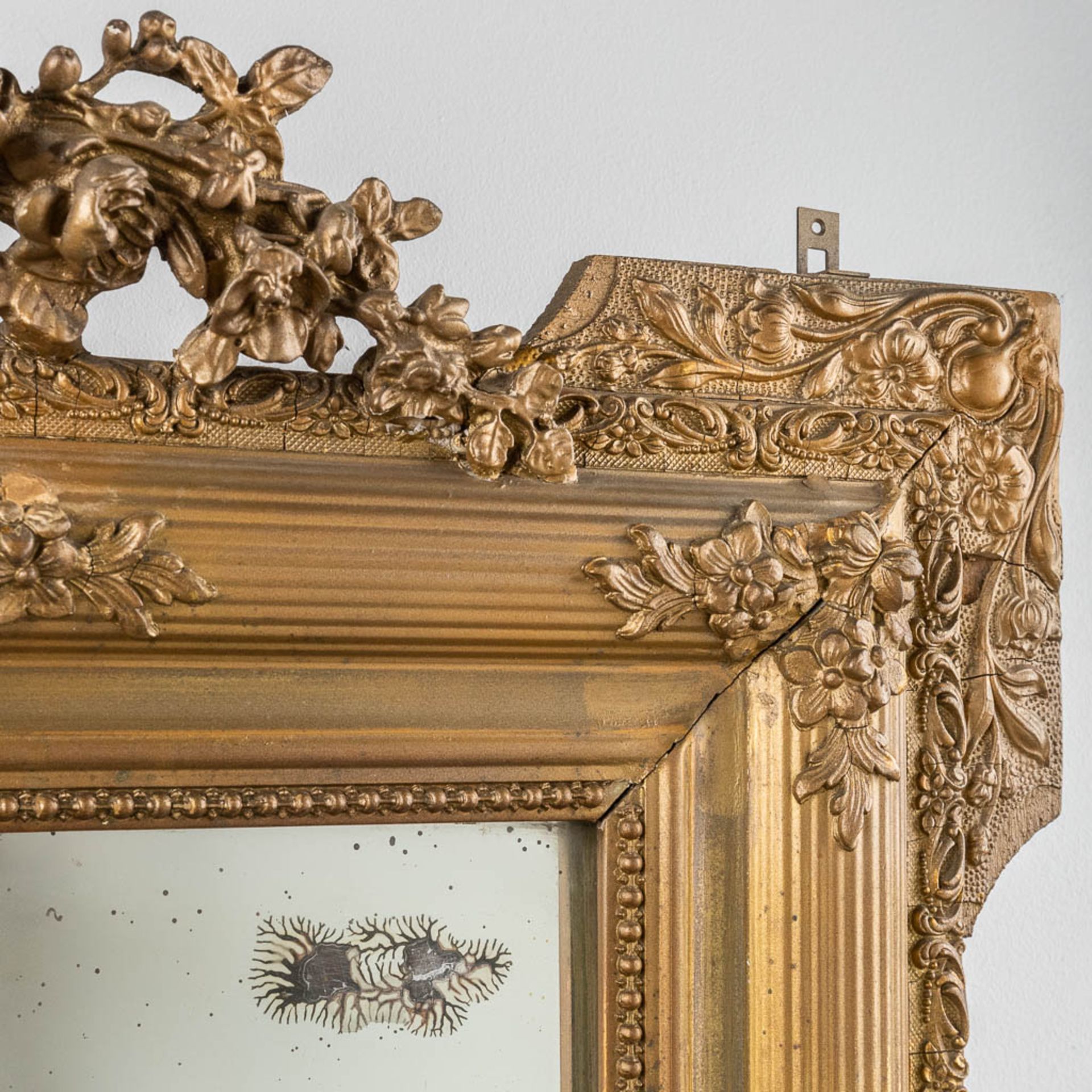 A mirror, decorated with stucco in Louis XVI style. (W:85 x H:125 cm) - Bild 4 aus 11