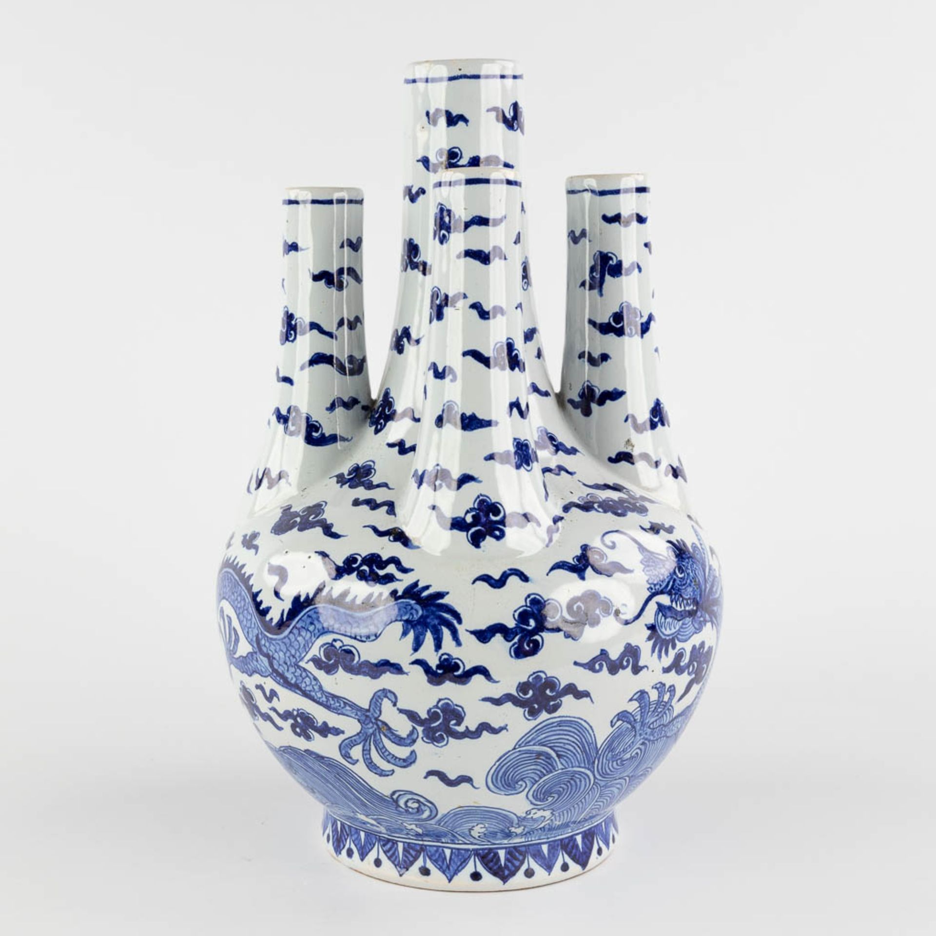 Charles-François Fourmaintraux-Courquin, a tulip vase with Chinoiserie dragon decor France. 19th C. - Image 7 of 15