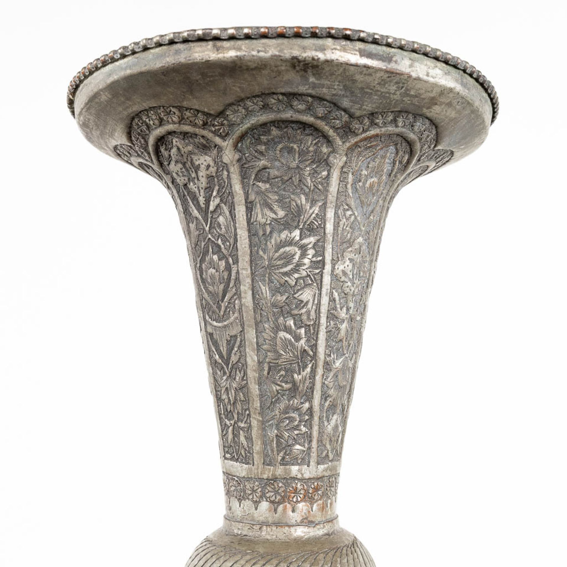 A large decorative vase, India. 19th C. (H:128 x D:32 cm) - Image 9 of 14