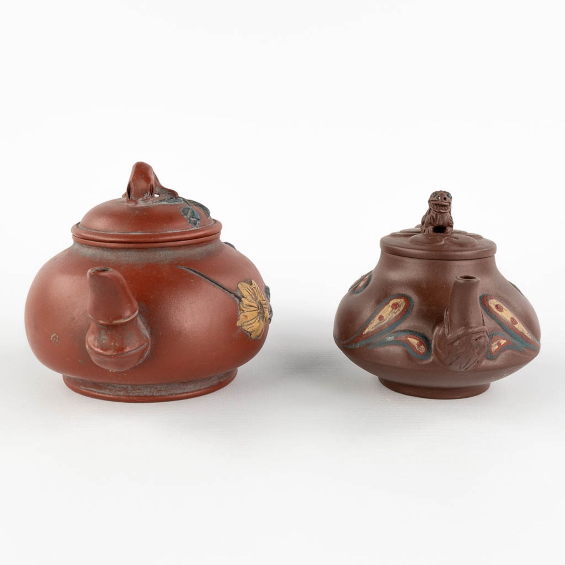 Two Chinese Yixing stoneware teapots, 20th C. (L:11 x W:18 x H:10 cm) - Image 6 of 18