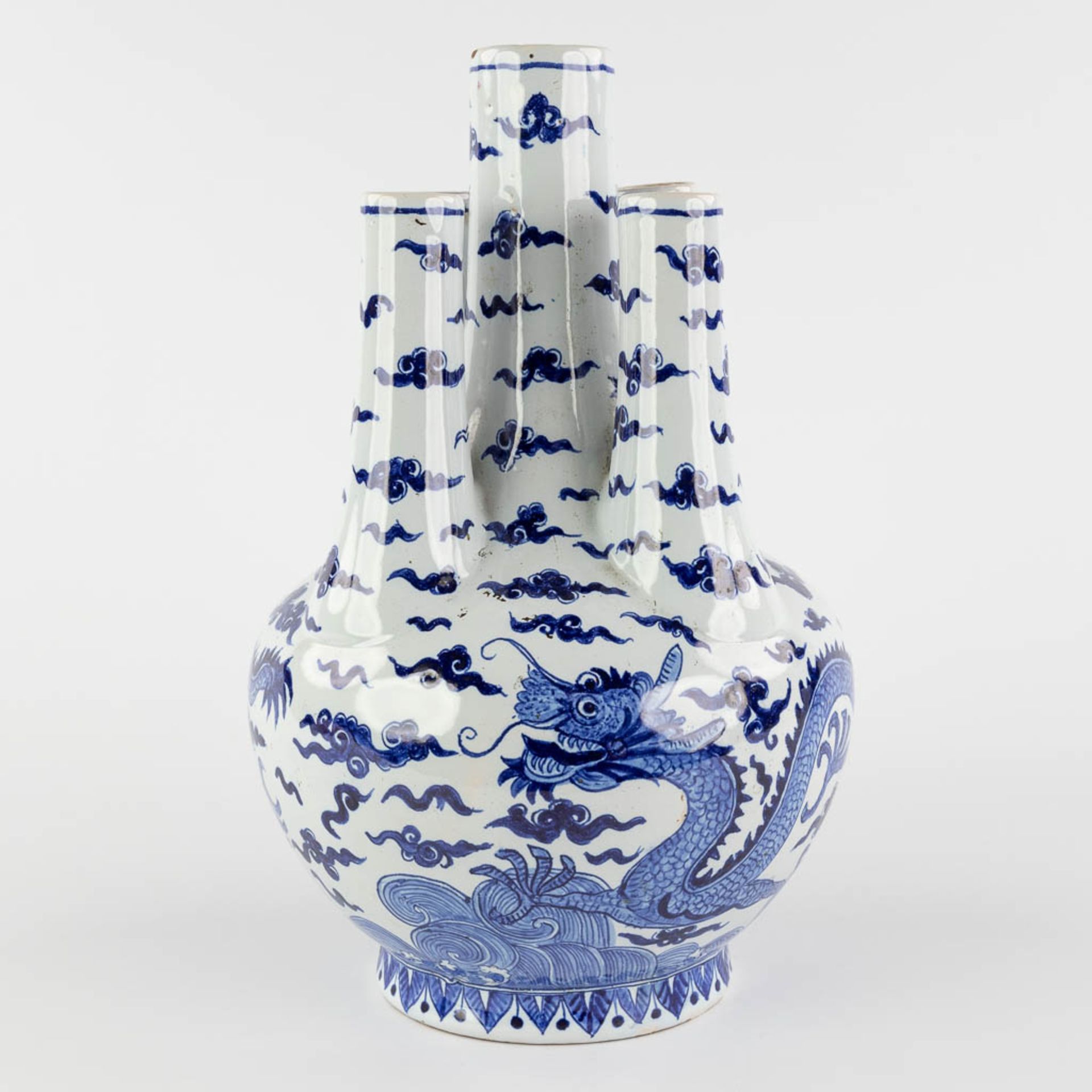 Charles-François Fourmaintraux-Courquin, a tulip vase with Chinoiserie dragon decor France. 19th C.