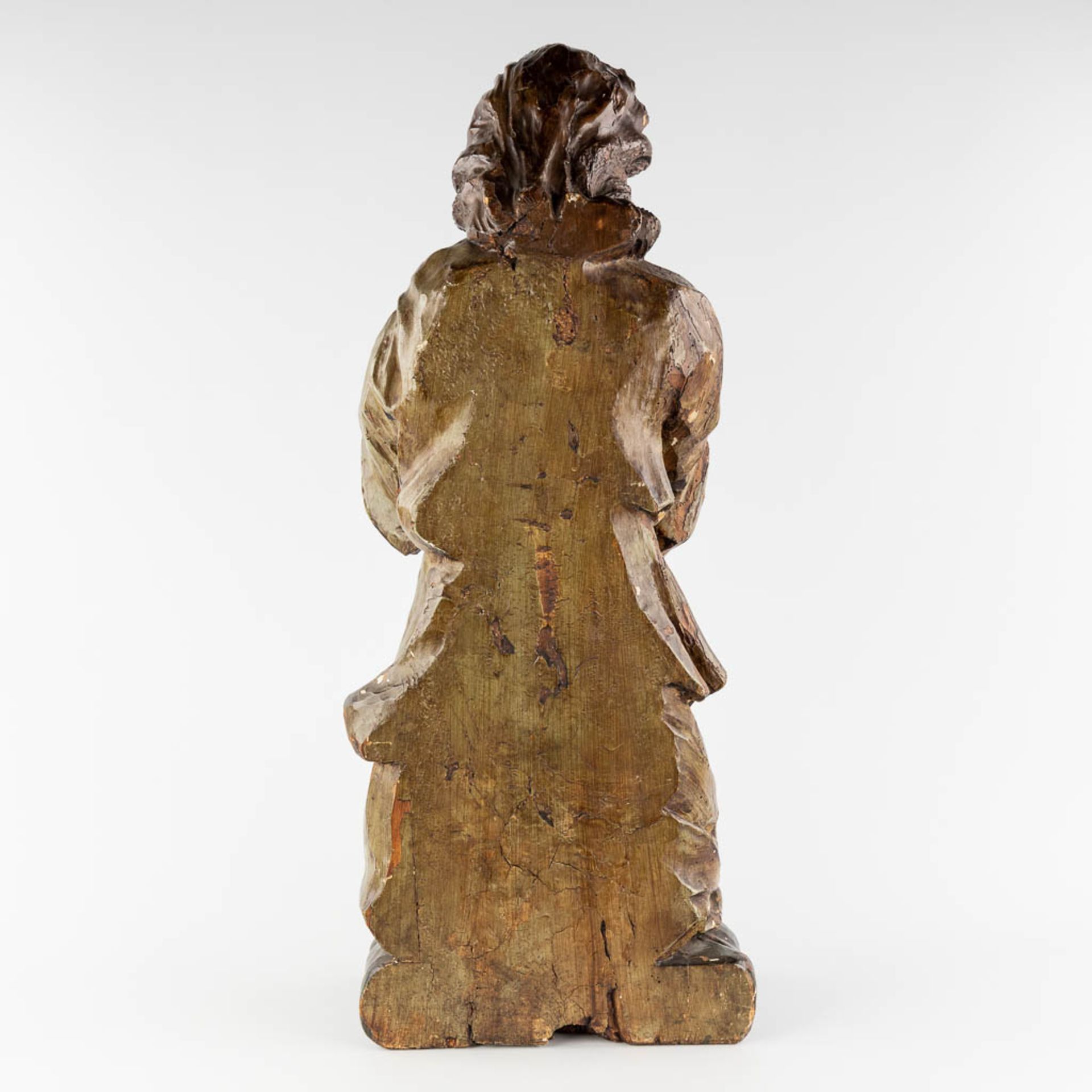 An antique wood-sculptured figurine of a praying lady. 18th C. (L:21 x W:33 x H:85 cm) - Image 5 of 16