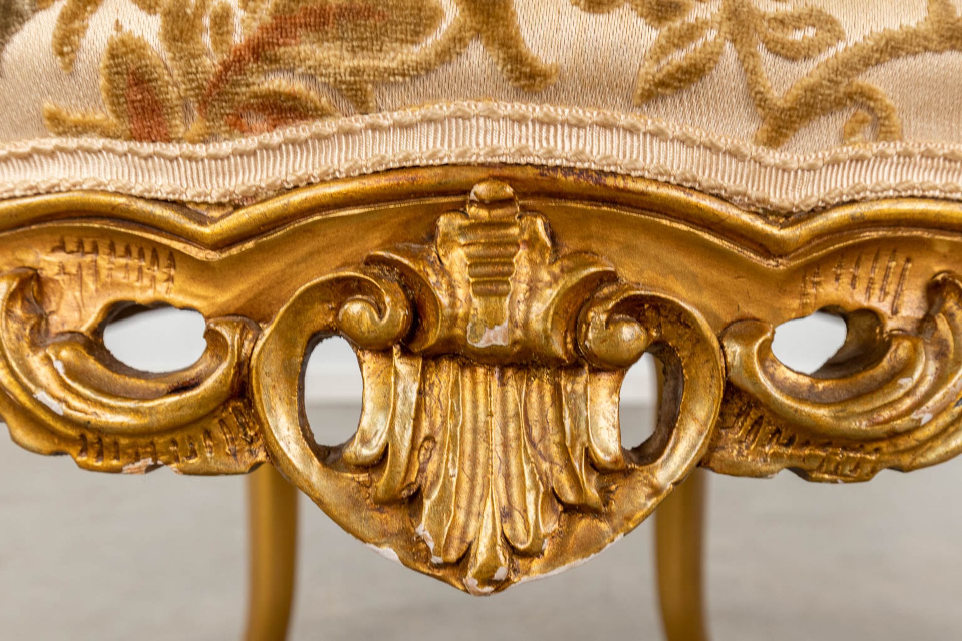 A coffee table, two matching chairs, sculptured wood in Louis XV style. (L:65 x W:85 x H:54 cm) - Bild 22 aus 25