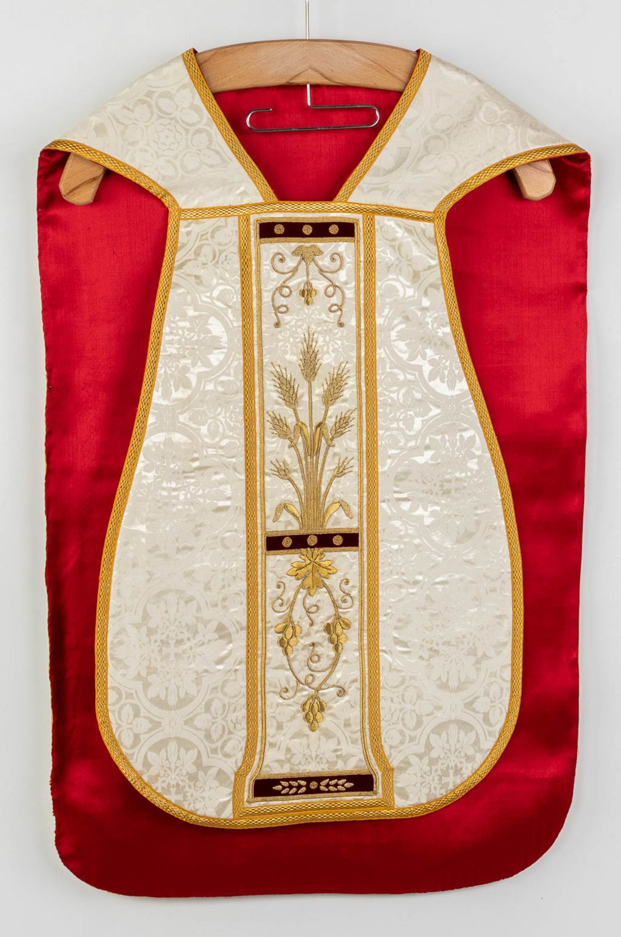 A set of Lithurgical Robes and accessories. Thick gold thread and embroideries. - Image 22 of 40