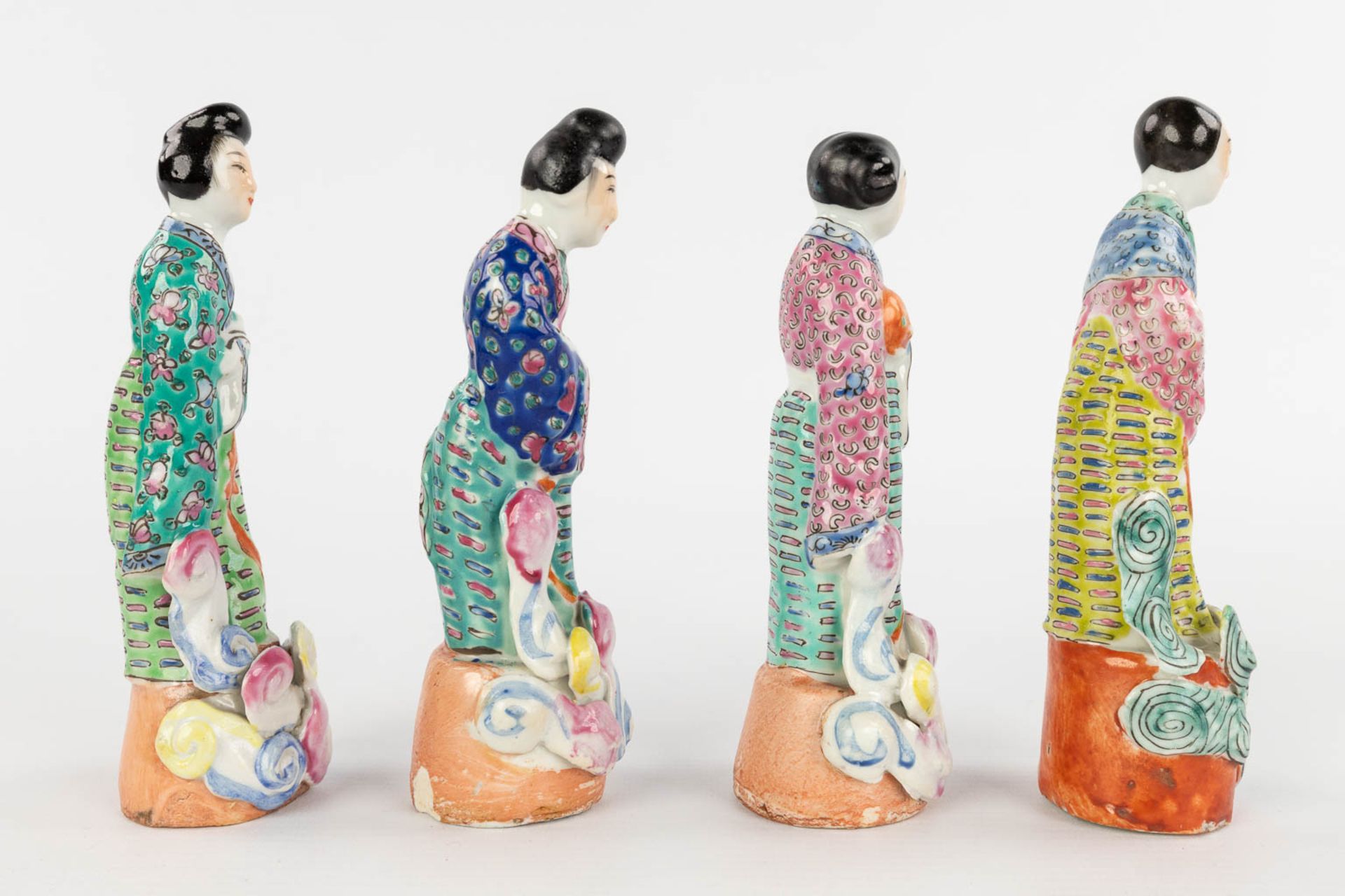 A collection of 6 Chinese figurines, 3 pairs, Famille Rose Porcelain. Republic period. 20th C. (L:7 - Image 10 of 17