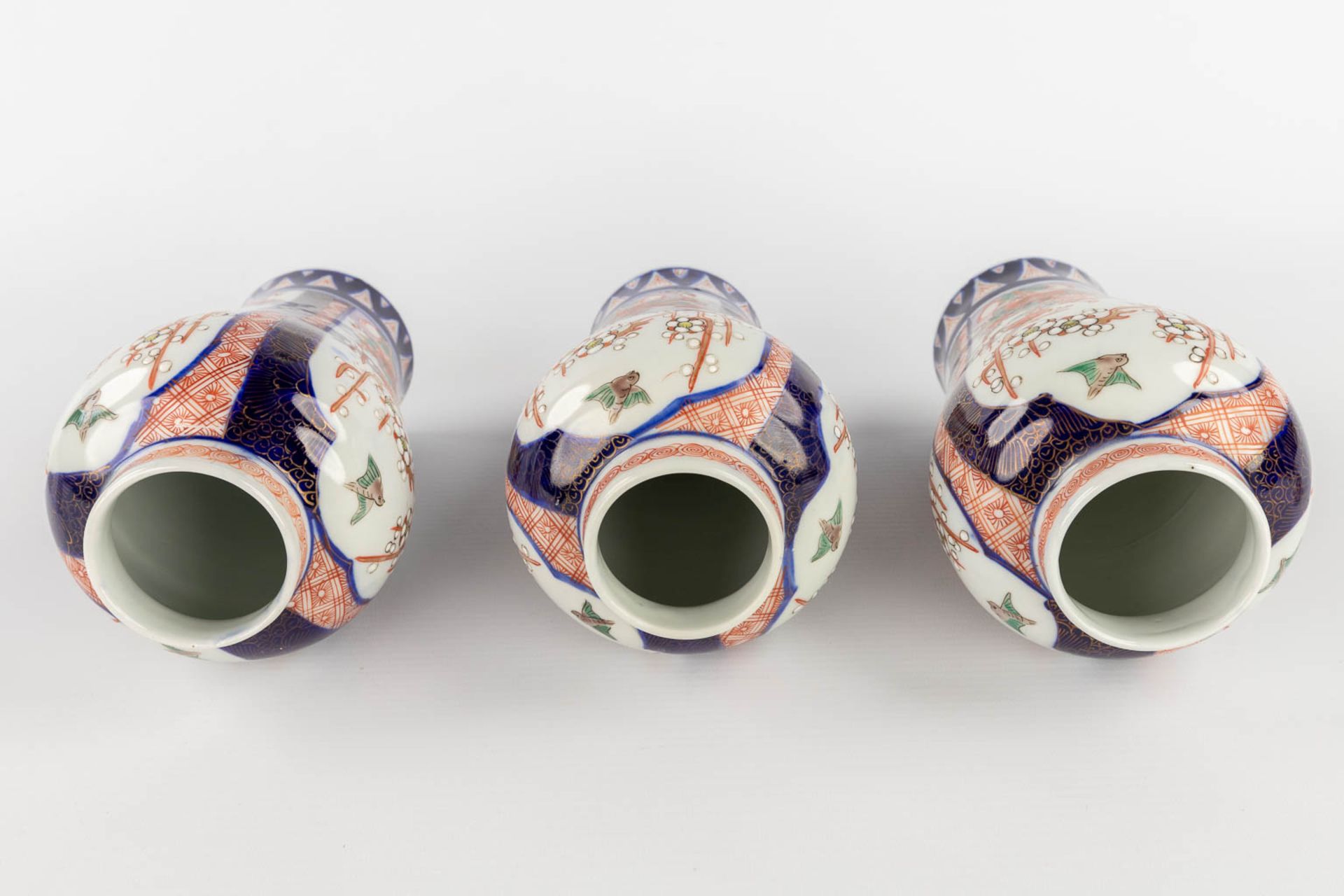 A 5-piece 'Kaststel', Japanese Imari porcelain. (H:22 x D:11 cm) - Image 10 of 21