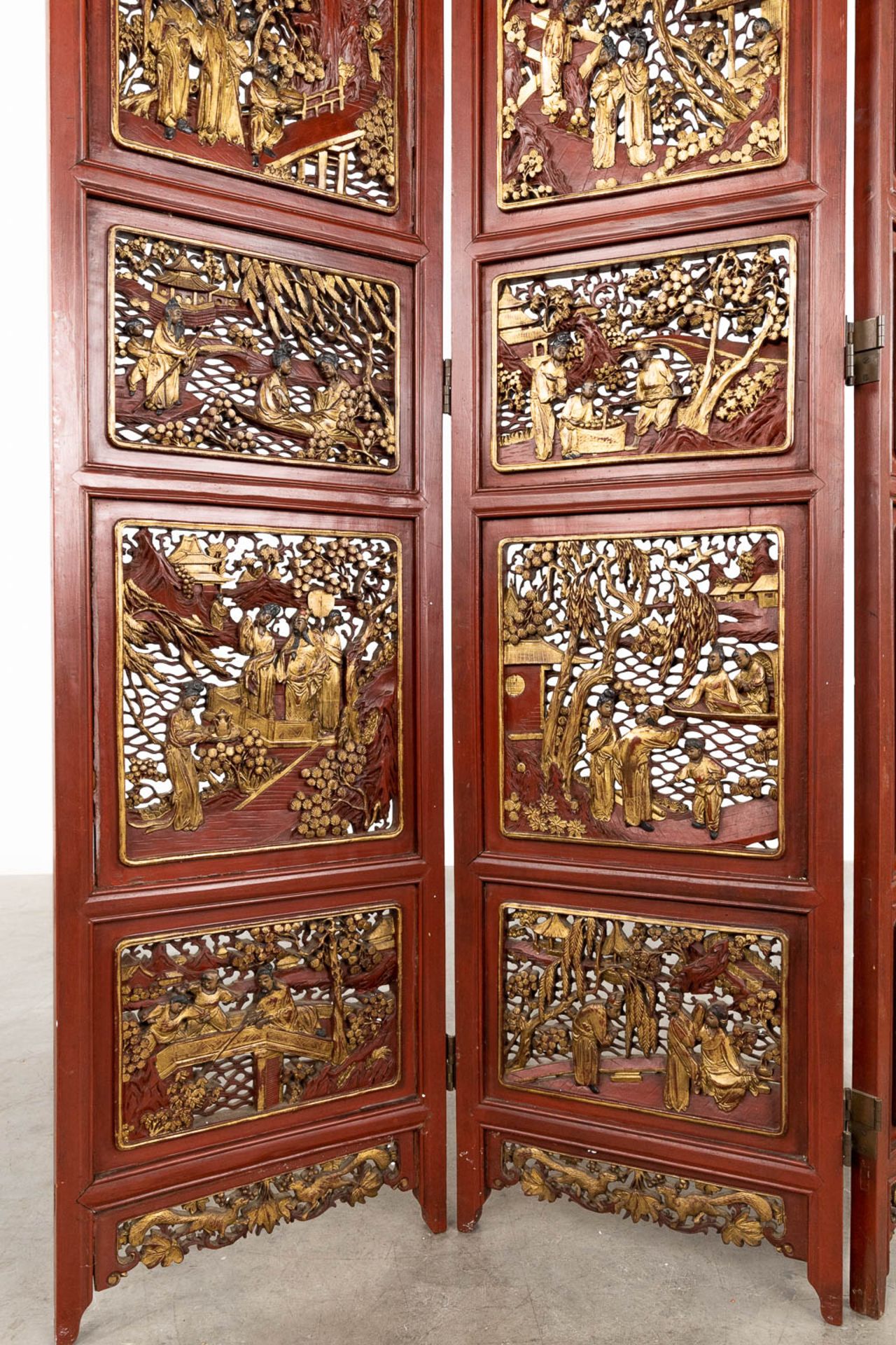 A 4-piece Chinese room divider, sculptured hardwood panels, circa 1900. (W:162 x H:185 cm) - Image 4 of 12