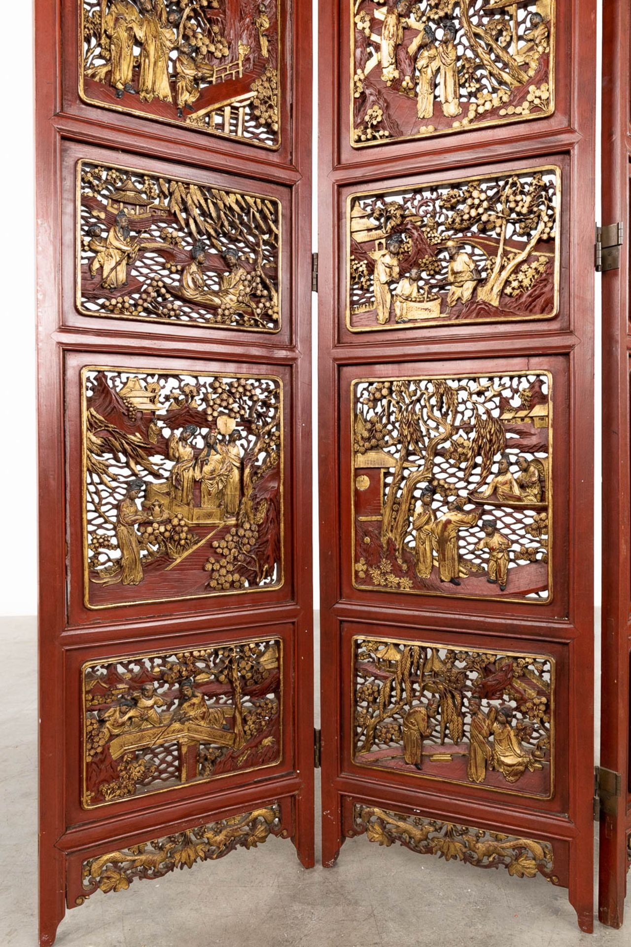 A 4-piece Chinese room divider, sculptured hardwood panels, circa 1900. (W:162 x H:185 cm) - Bild 4 aus 12