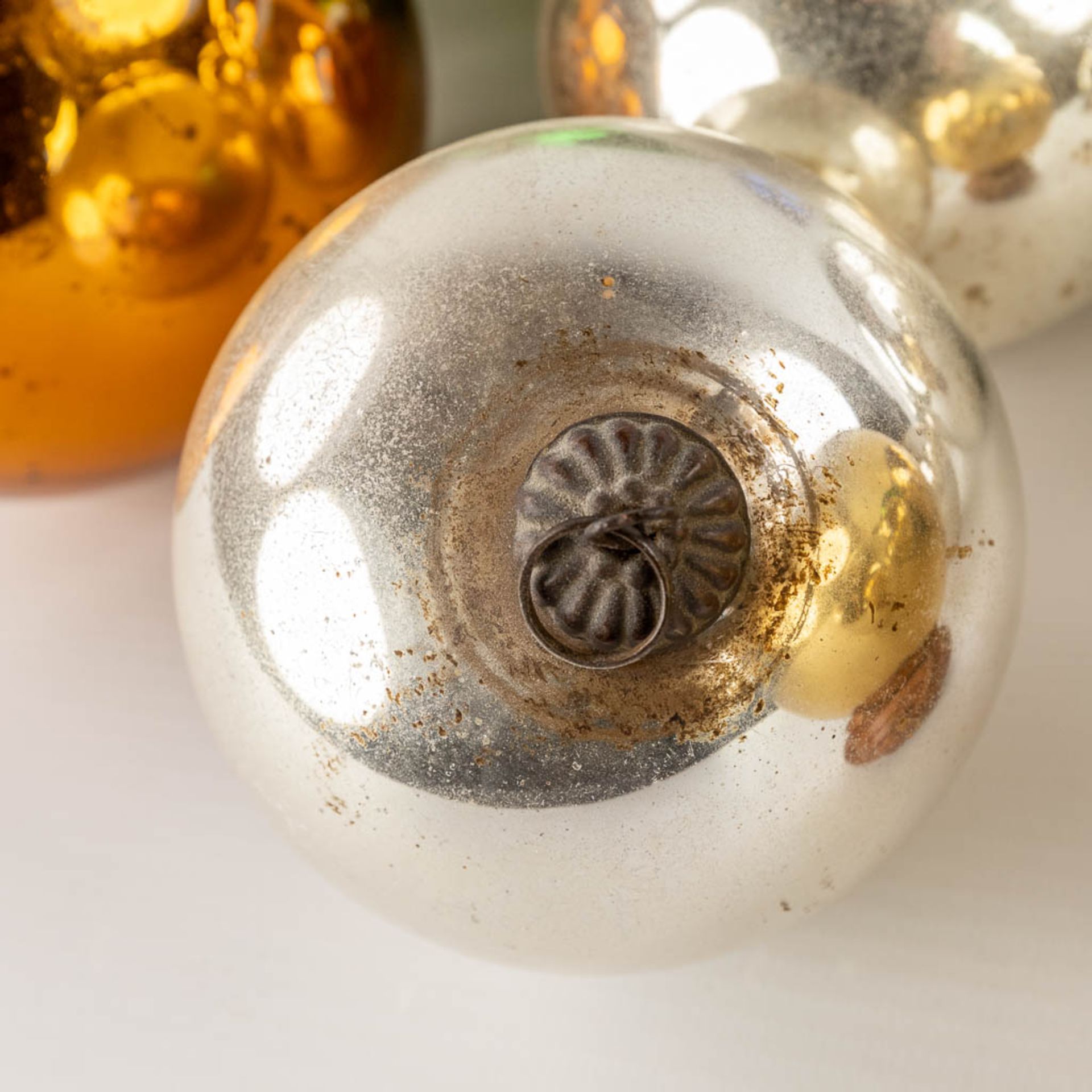 13 'Heksenbollen' or antique coloured glass 'Christmas Ornaments'. Circa 1900. (D:12,5 cm) - Image 3 of 8