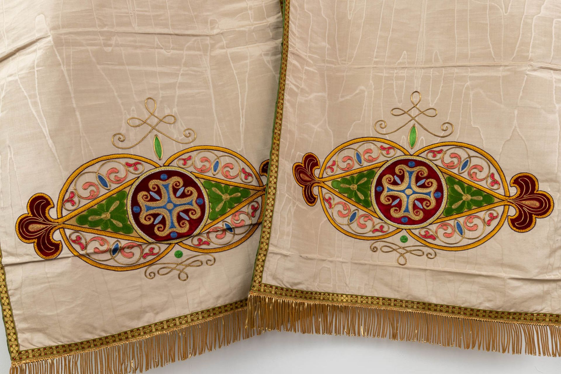 A set of Lithurgical Robes and accessories. Thick gold thread and embroideries. - Image 28 of 40