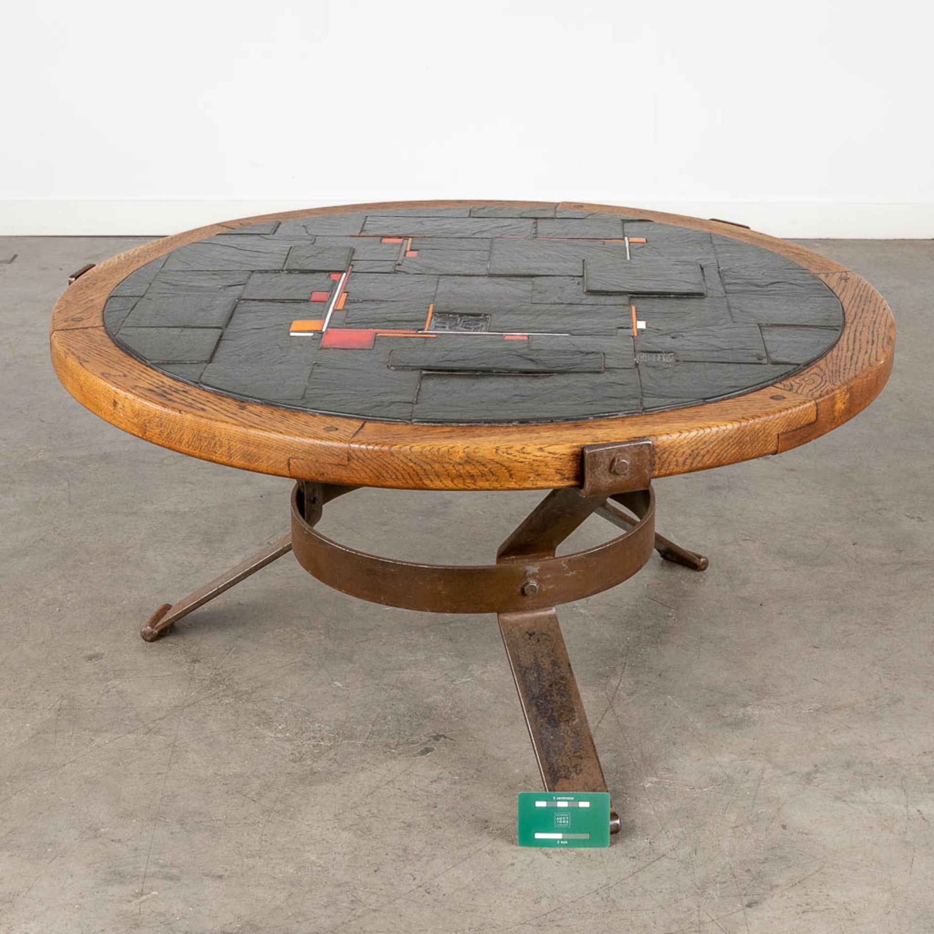 A mid-century tile, wood and metal coffee table. Circa 1960. (H:43 x D:87 cm) - Bild 2 aus 12
