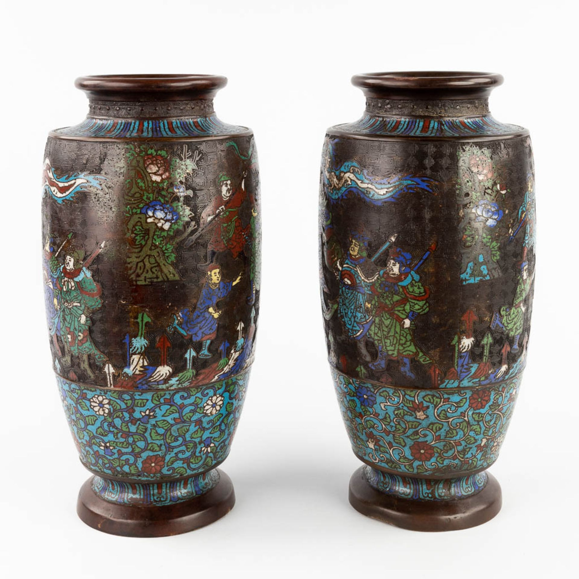 A pair of bronze vases with Champslevé decor. 19th C. (H:40 x D:20 cm) - Image 3 of 14