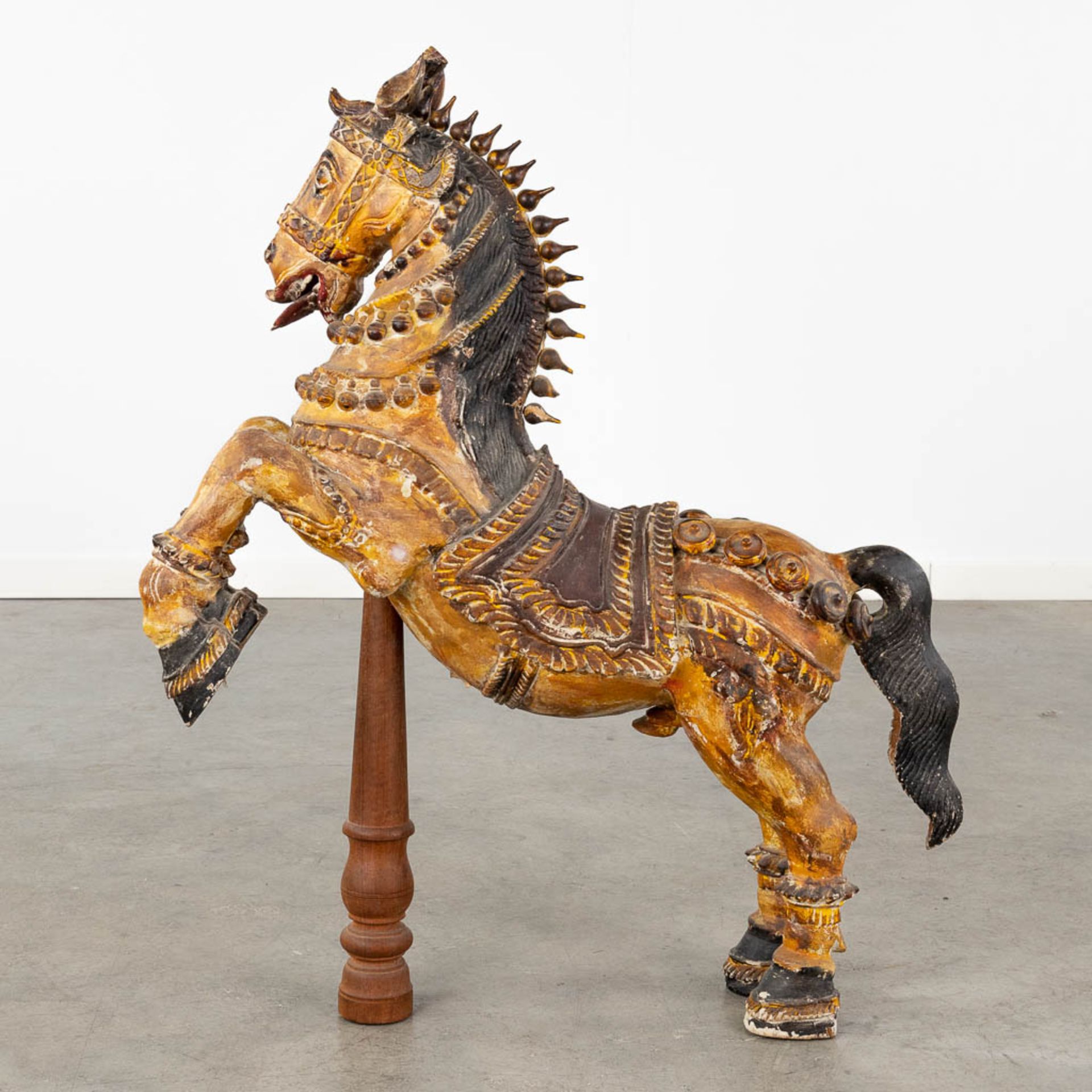 An antique wood sculptured figurine of a horse. (L:22 x W:66 x H:79 cm) - Image 5 of 16