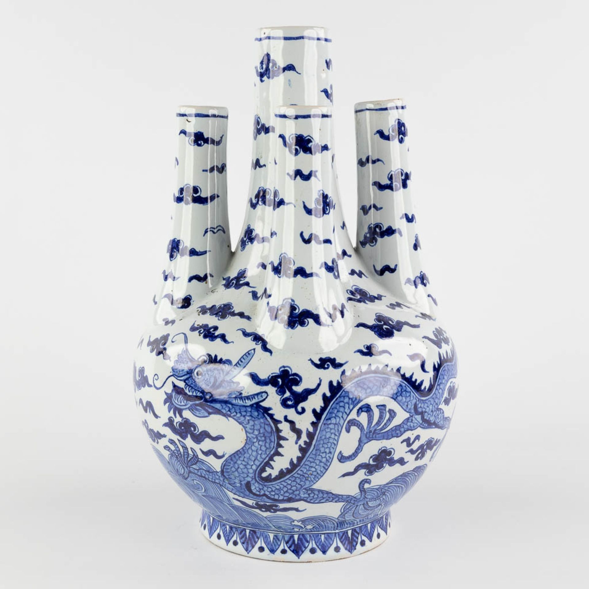 Charles-François Fourmaintraux-Courquin, a tulip vase with Chinoiserie dragon decor France. 19th C. - Image 9 of 15