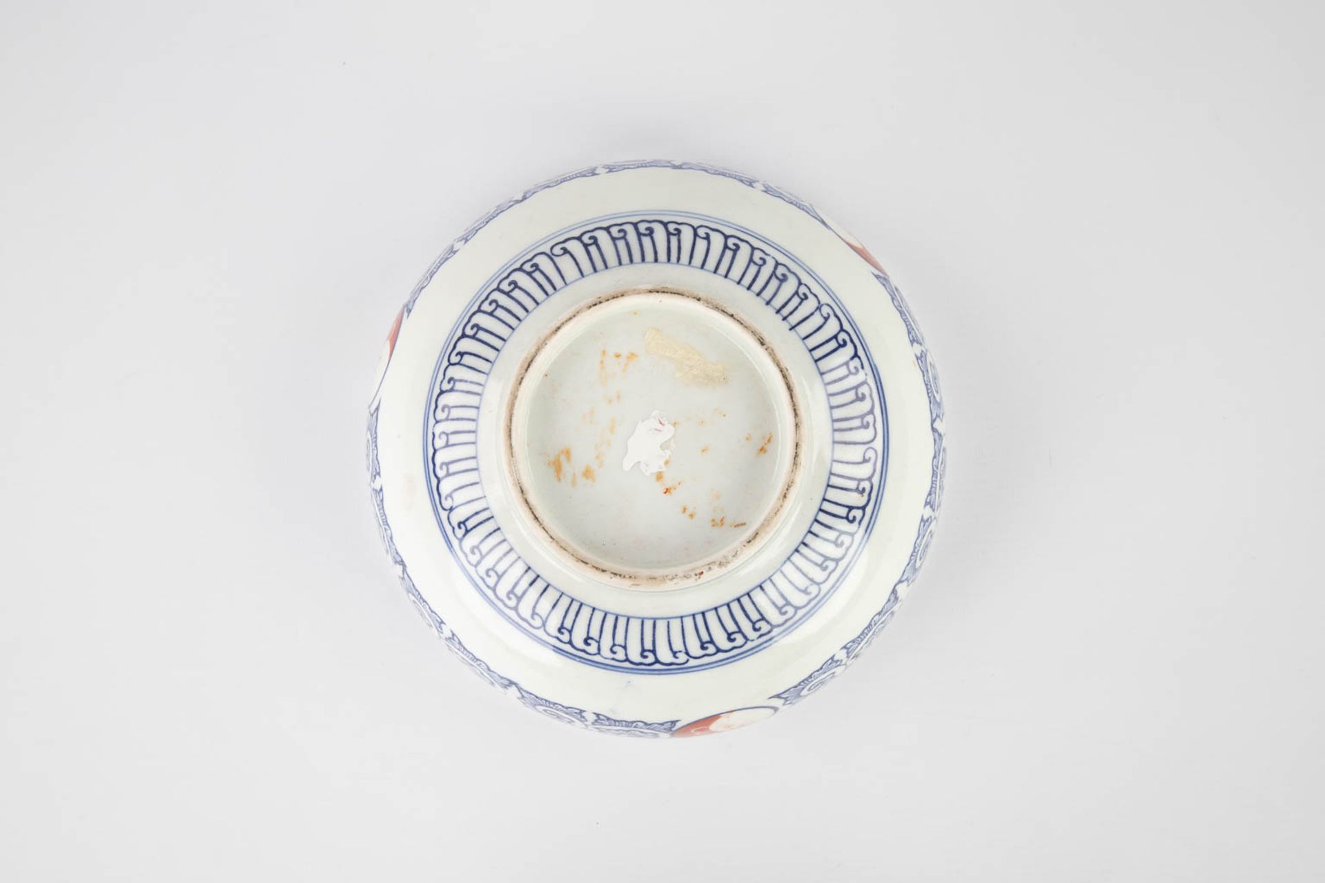 Eight pieces of Japanese Imari porcelain. 19th/20th C. (H:6,5 x D:47 cm) - Image 15 of 15