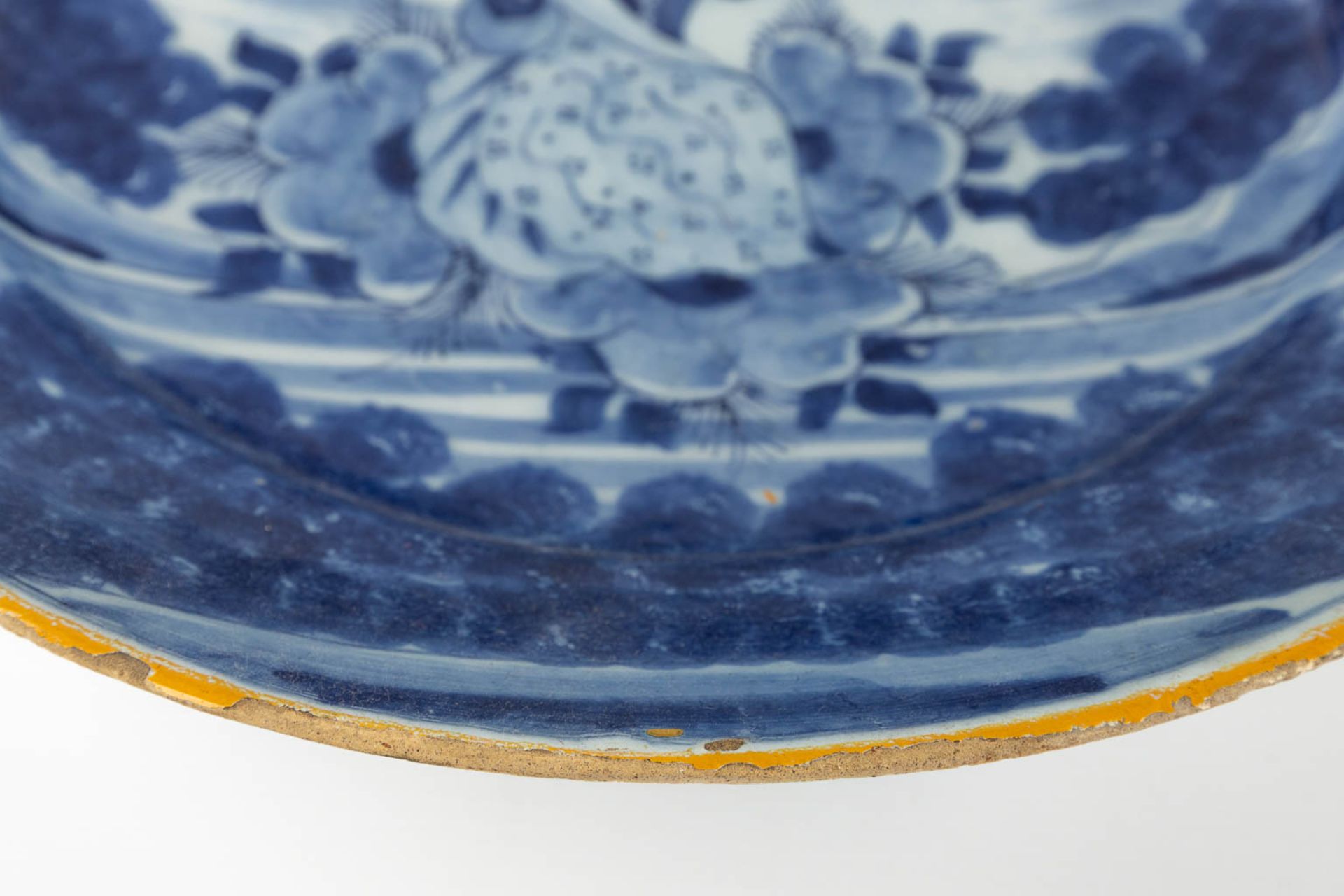 Delftse Faience, a pair of plates. 18th C. (H: 6 x D:35 cm) - Image 5 of 14