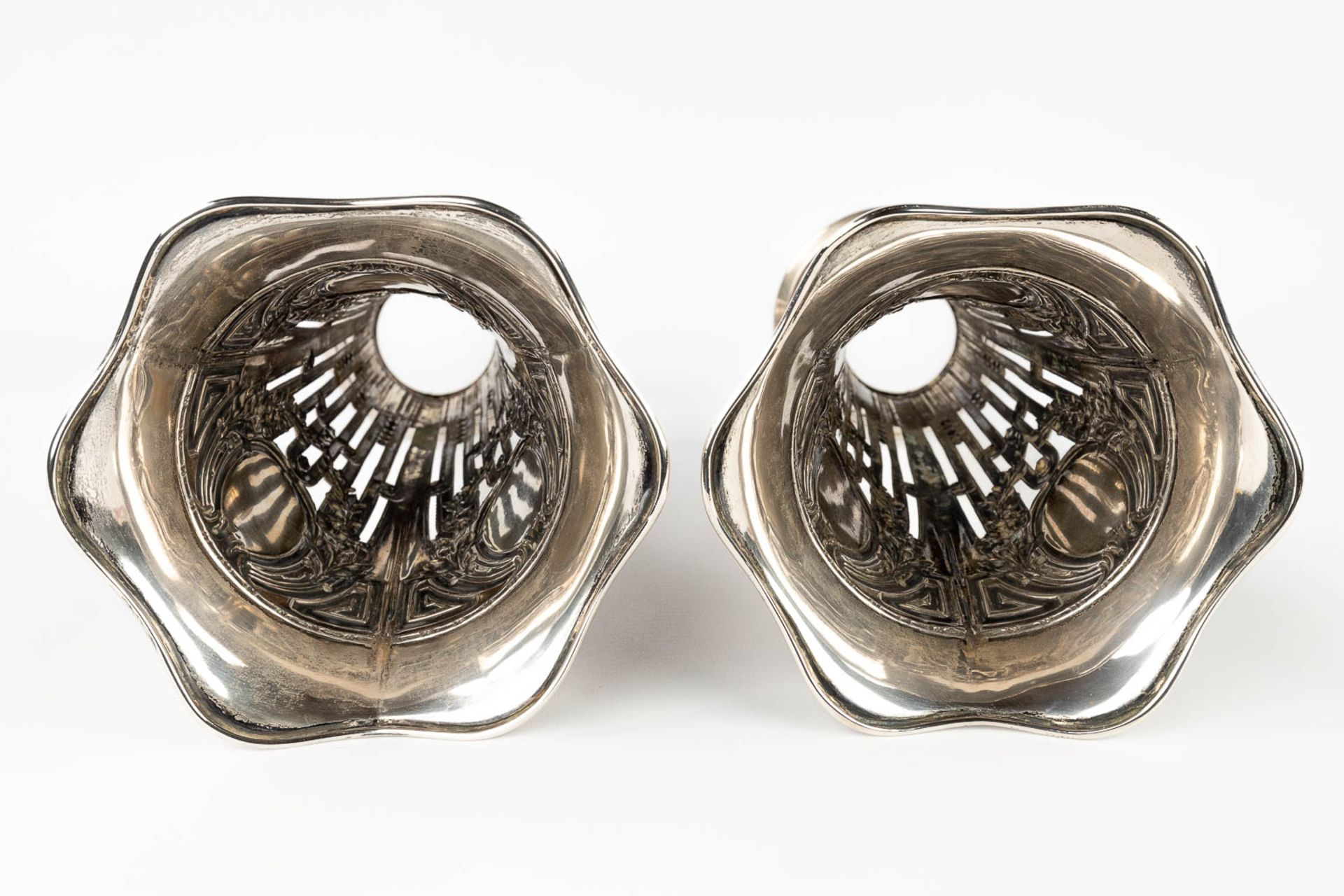 A pair of vases made of silver and marked 800. Made in Germany. 693g. 20th C. (H:31 x D:15,5 cm) - Image 10 of 14