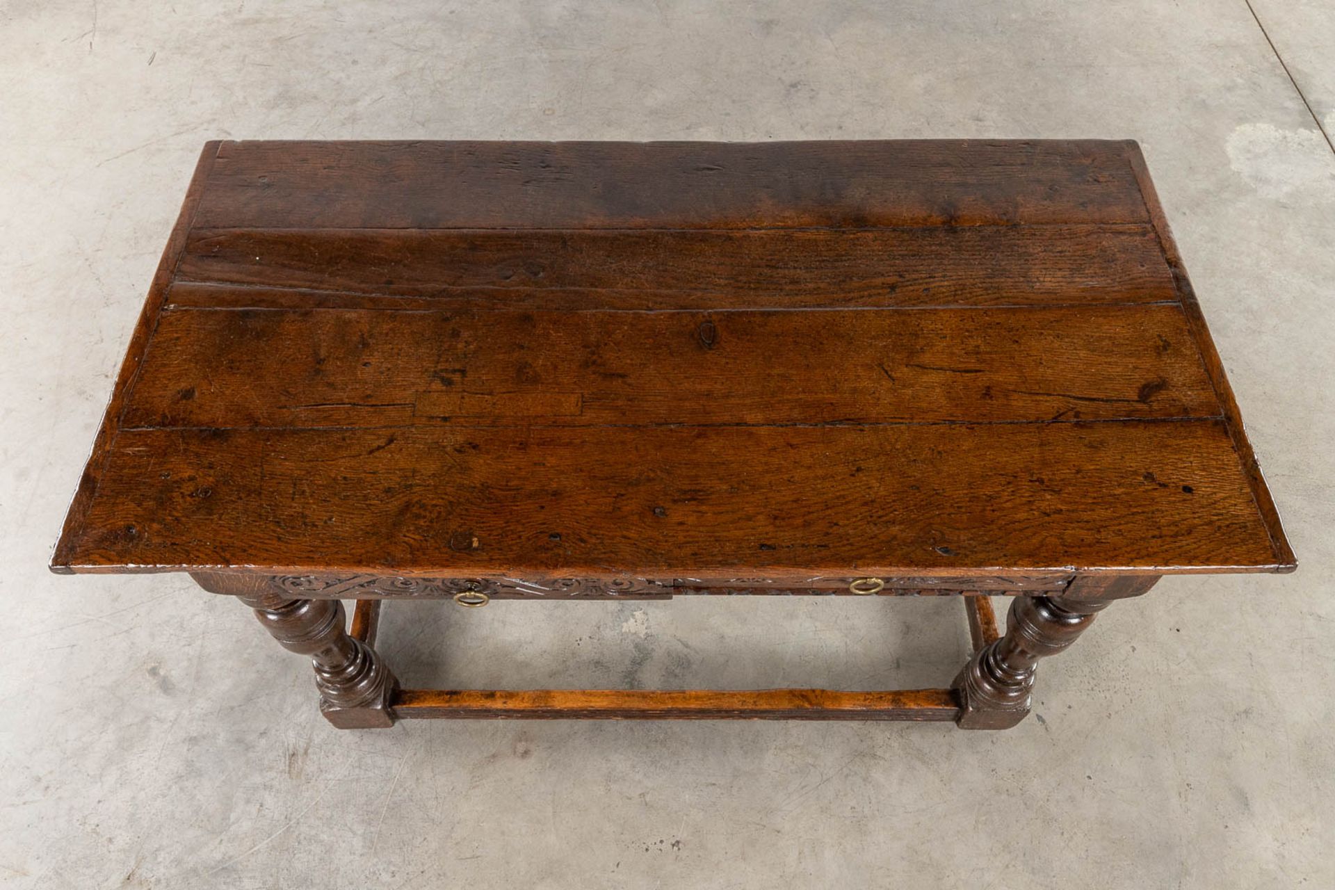 An antique payment table/side table. Oak, 18th C. (L:72 x W:142 x H:76 cm) - Bild 16 aus 16