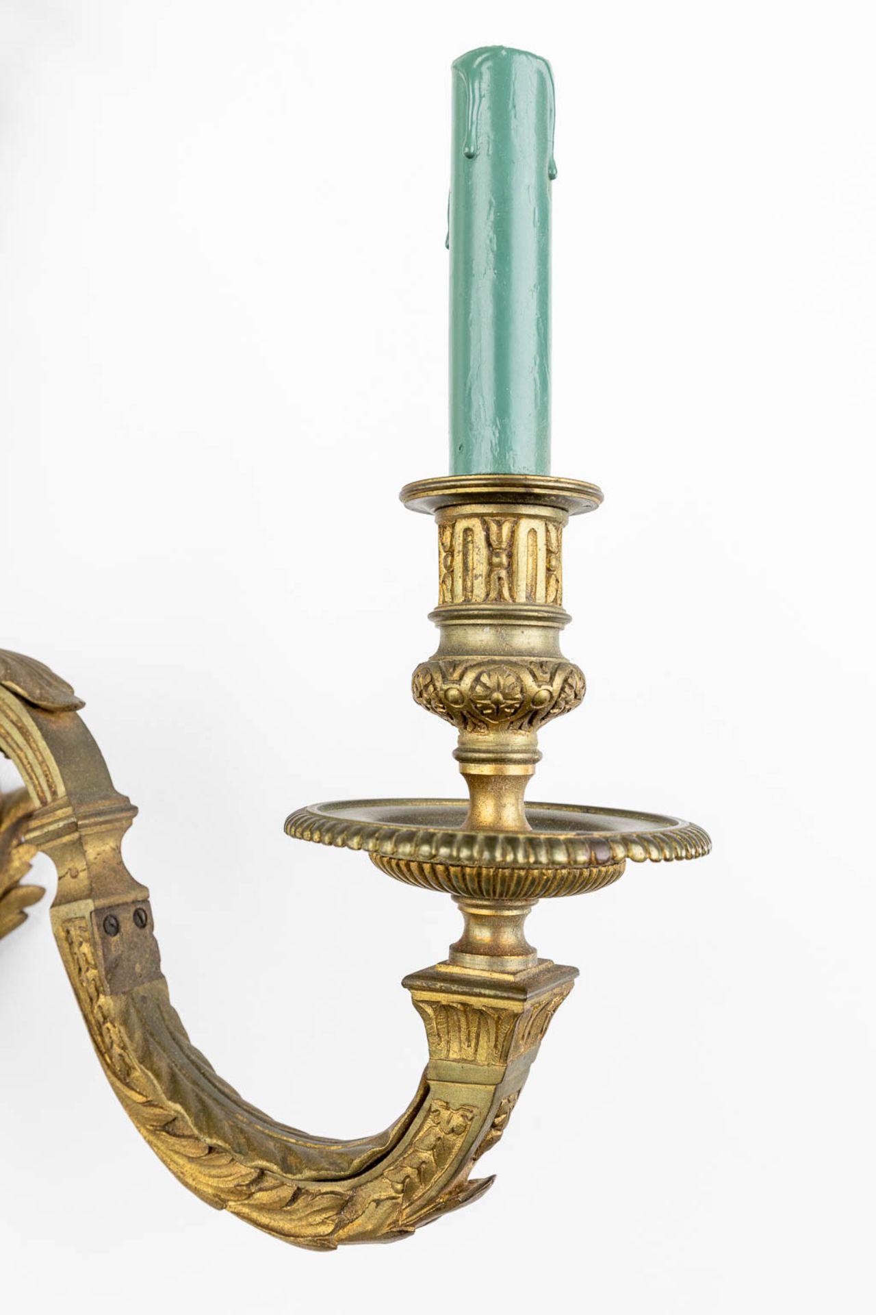 A pair of large wall lamps, bronze in Louis XVI style. Circa 1900. (L:31 x W:48 x H:52 cm) - Bild 9 aus 10