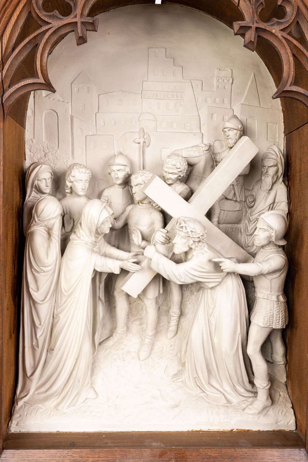 An extensive 14-piece 'Stations Of The Cross', plaster with gothic revival, wood-sculptured frames. - Bild 10 aus 30