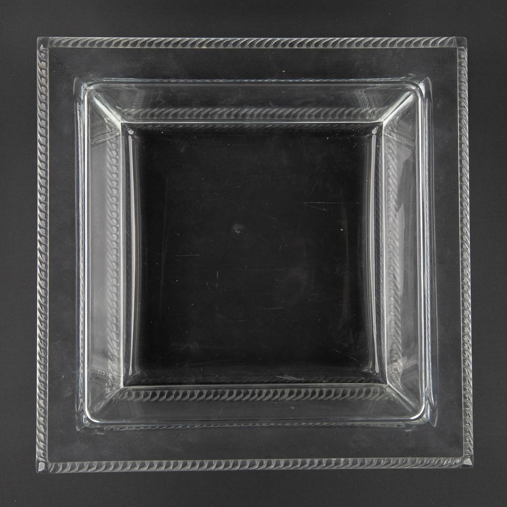 Lalique France, a square 'Vide Poche' or tray, glass. 20th C. (L:25 x W:25 x H:6,5 cm) - Image 5 of 11