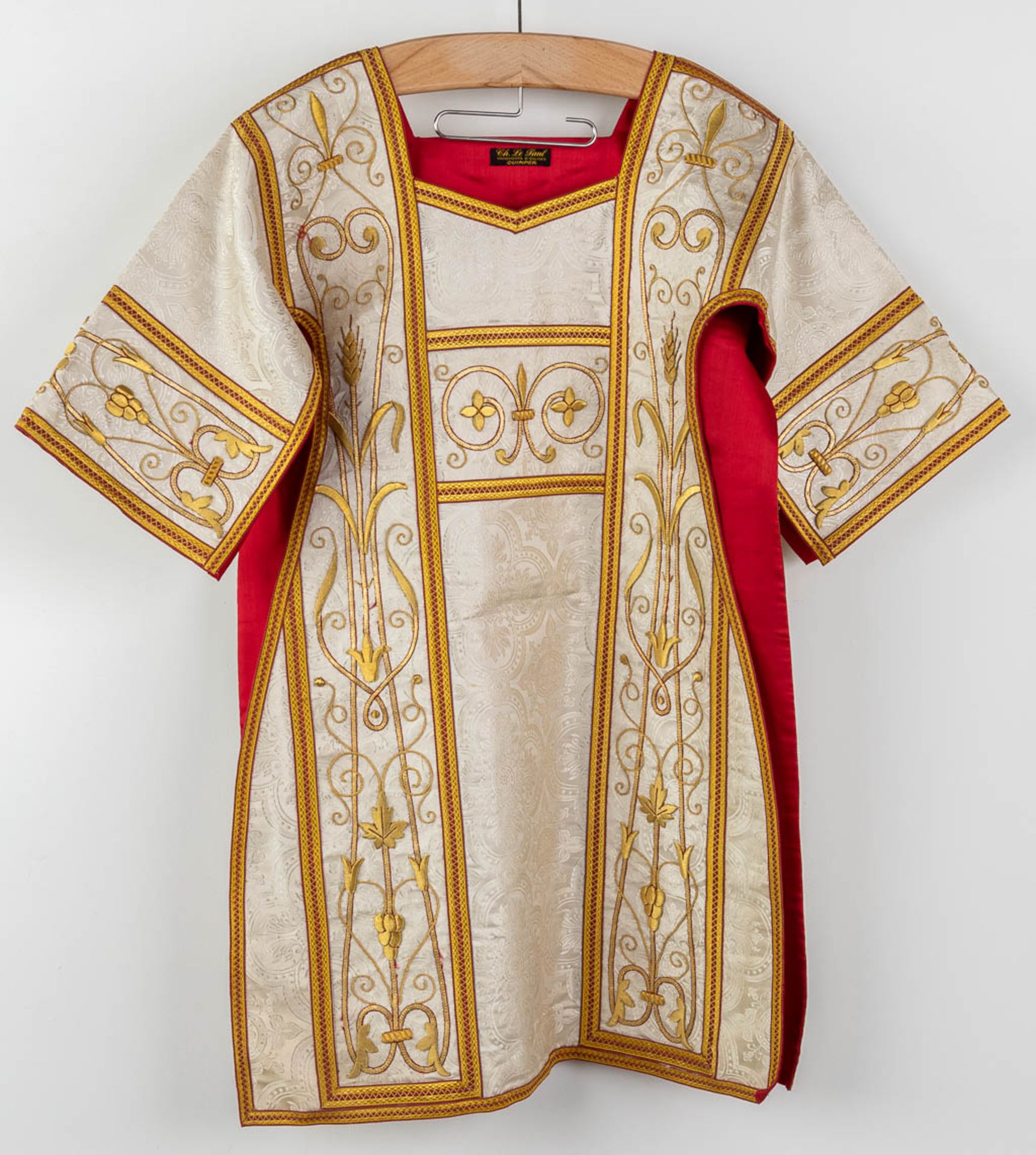 A matching set of Liturgical robes, 4 dalmatics, maniples and stola. - Image 5 of 17