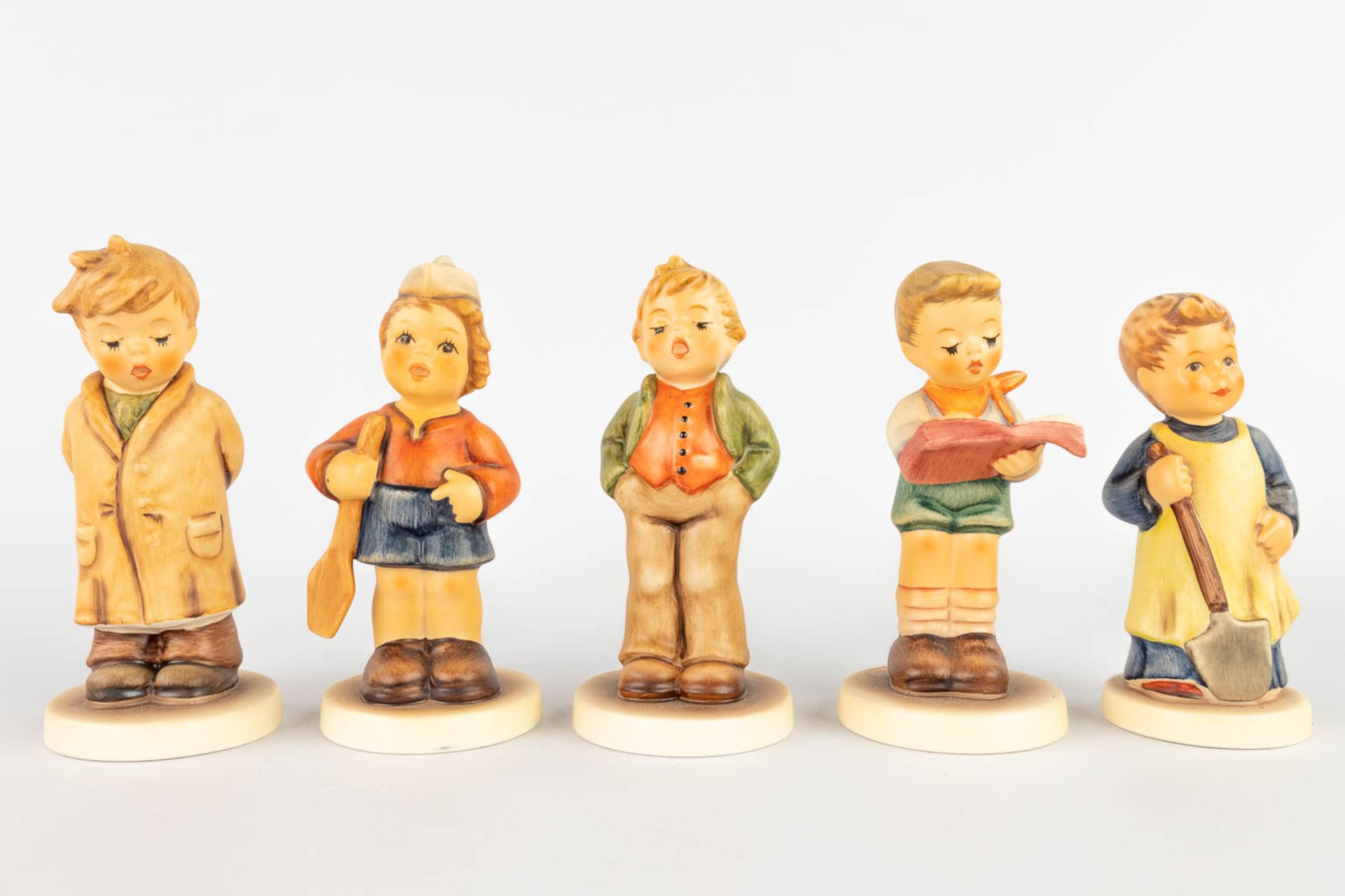 Hummel, a set of 13 small figurines. (H:12,5 cm) - Image 3 of 19
