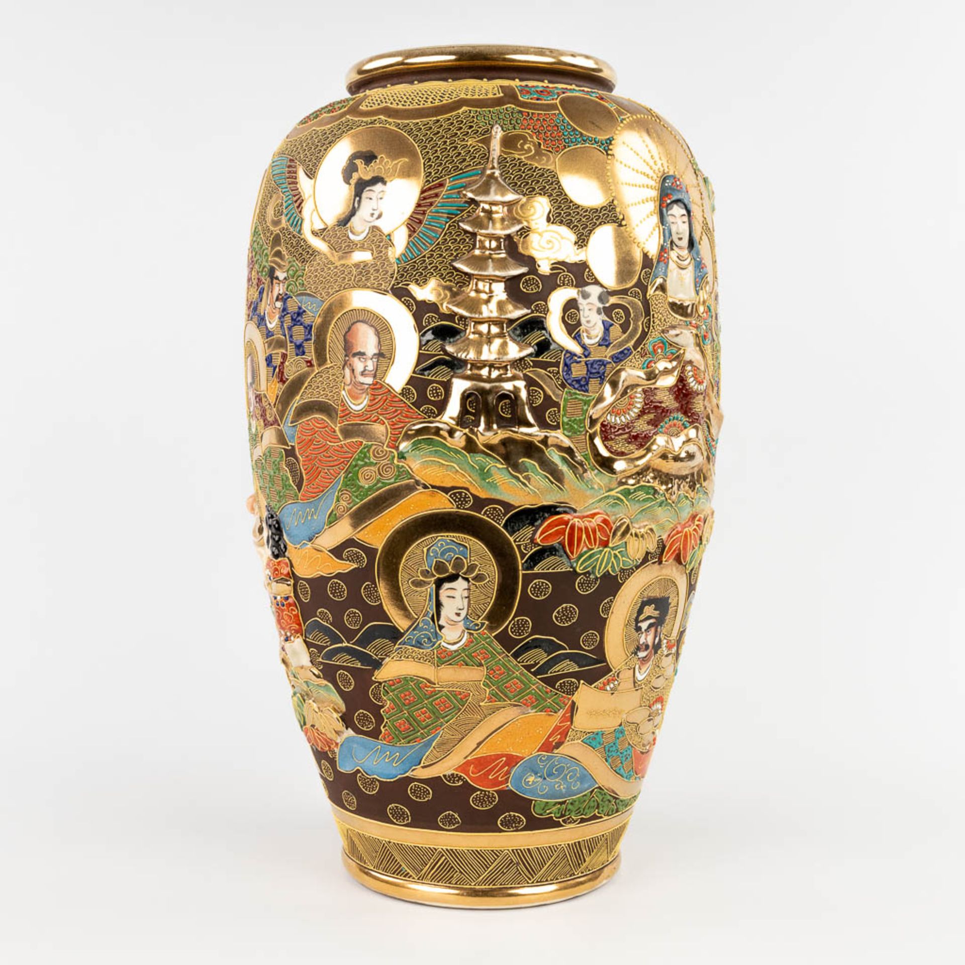 A large vase, Satsuma faience decorated with men and ladies, Japan. 20th C. (H:48 x D:28 cm)