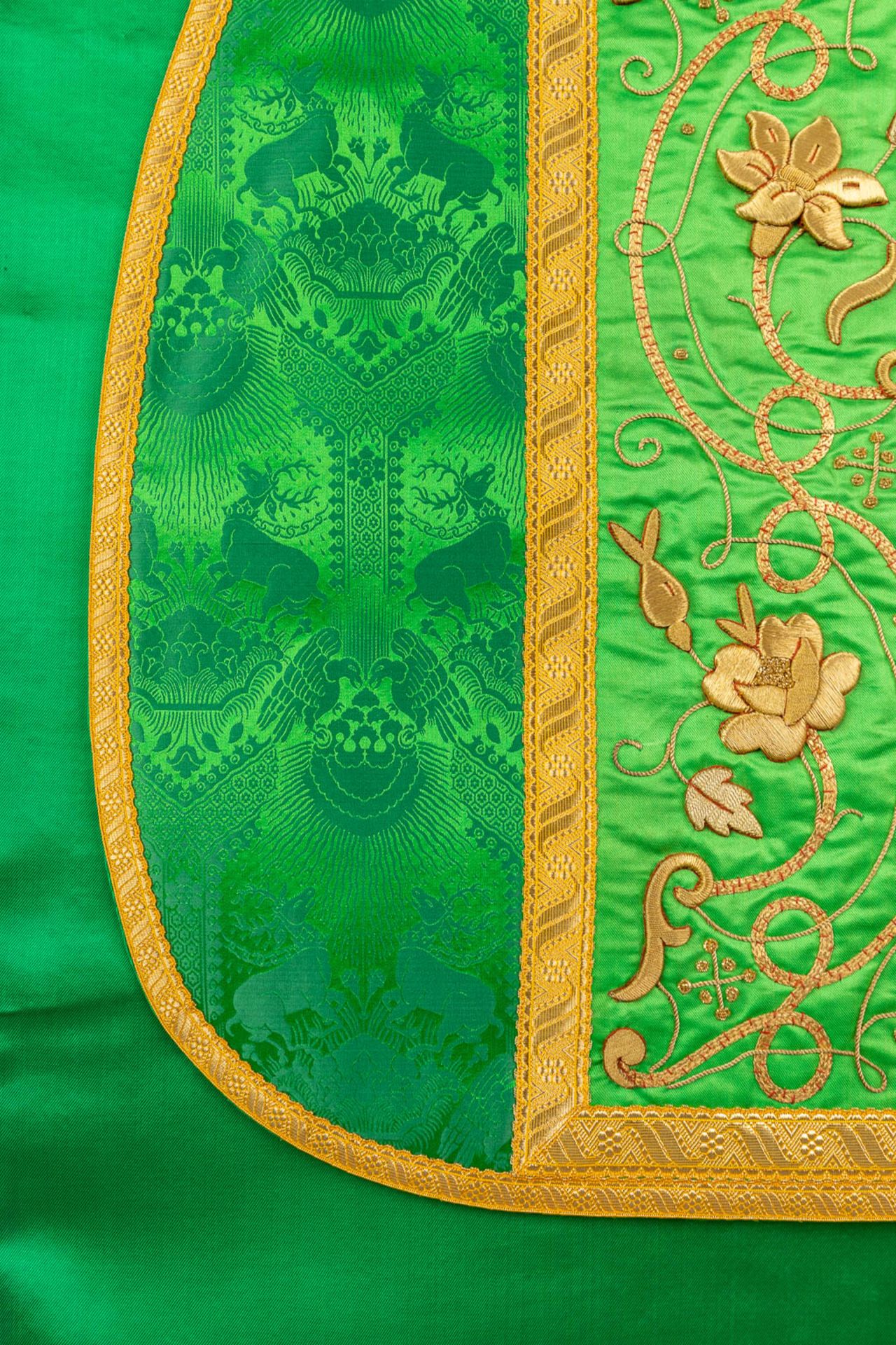 A set of 6 Roman Chasubles, maniple, Stola and Chalice veils - Image 7 of 37