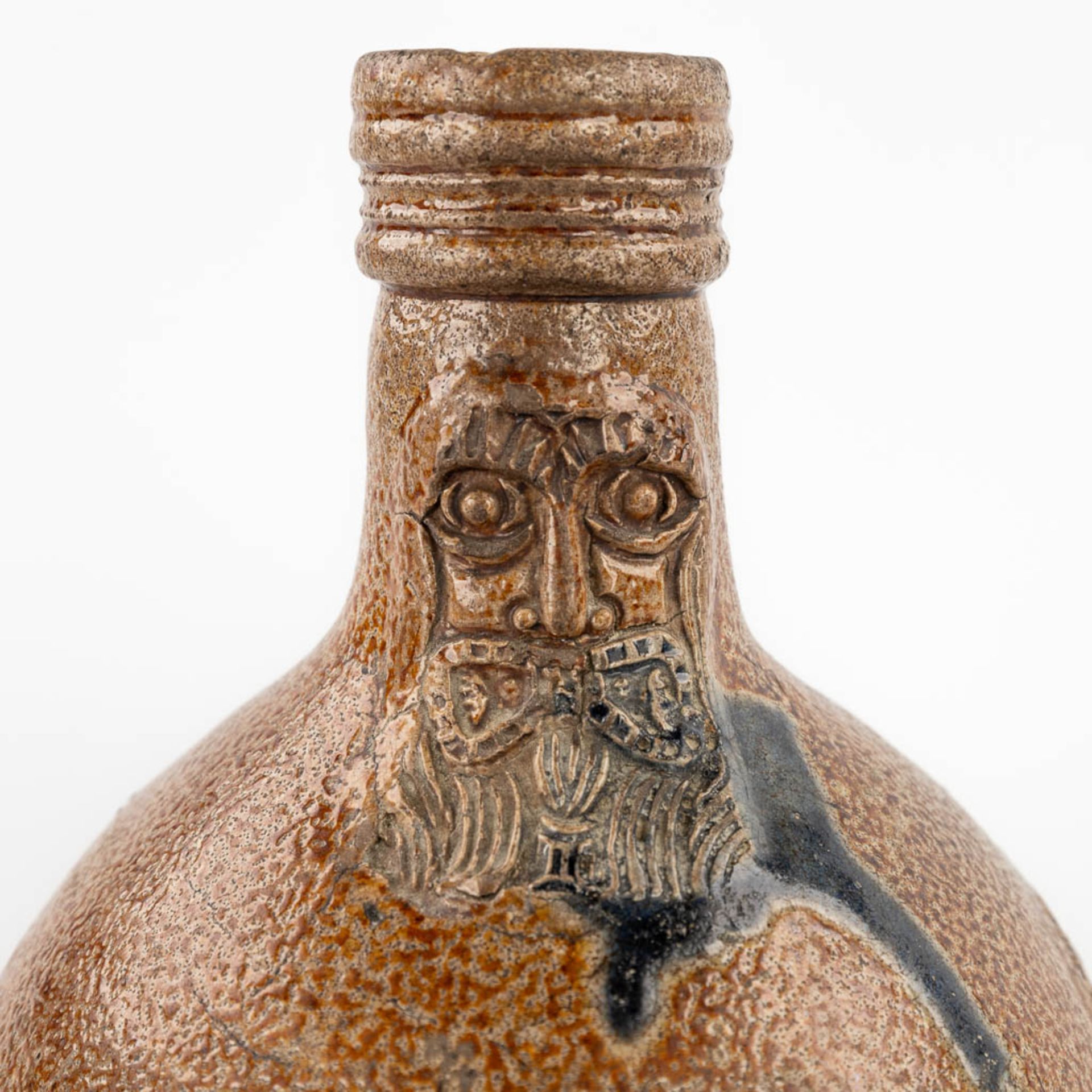 An antique Bartmann jug with 3 cartouches, 17th C. (H:20 x D:14,5 cm) - Image 10 of 14